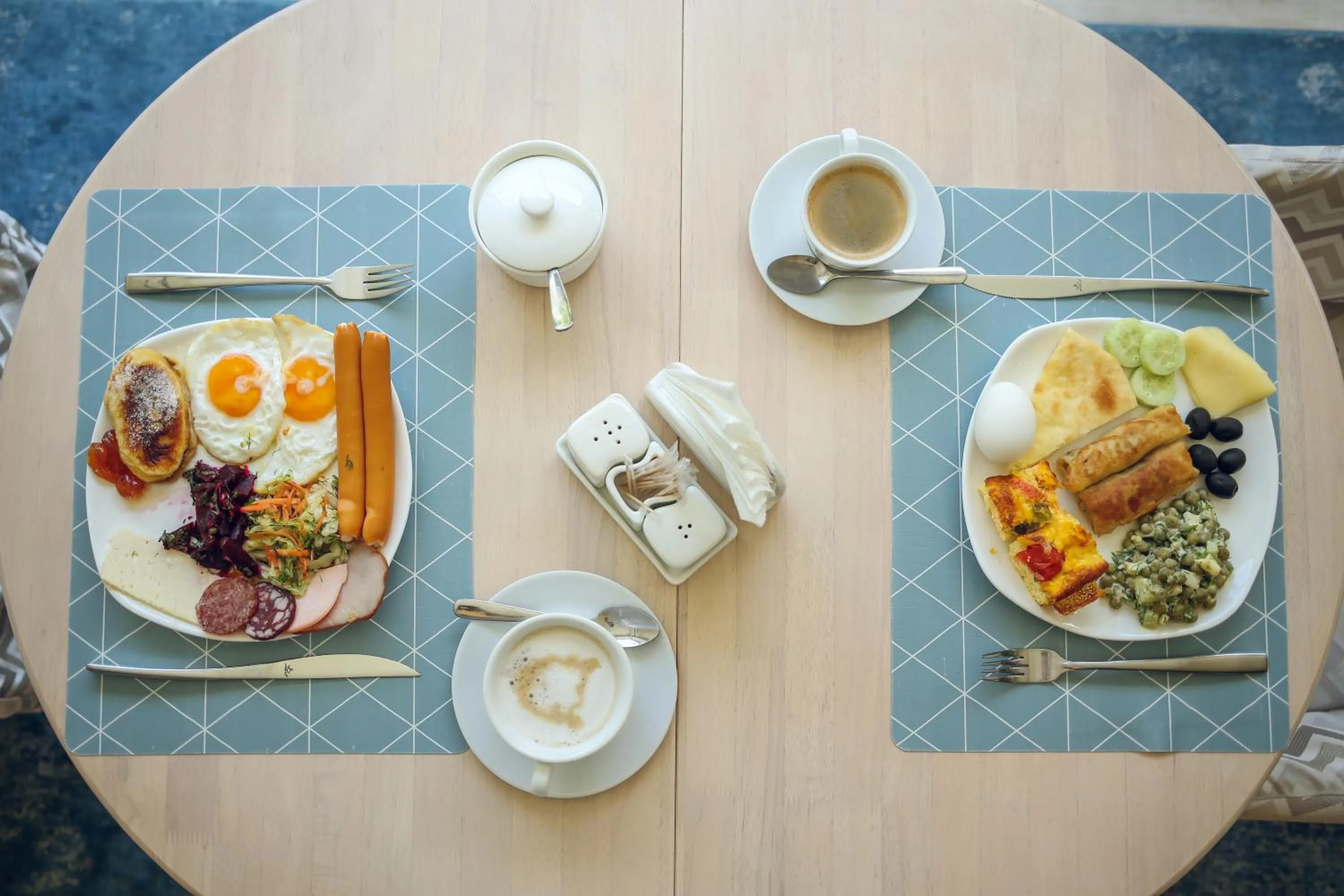 Food and drinks in Kenari Hotel