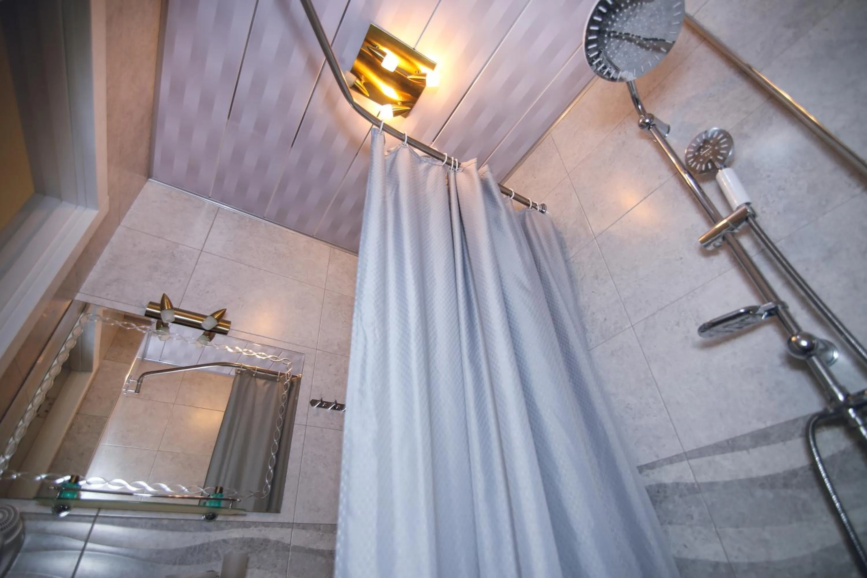 Shower in Kenari Hotel