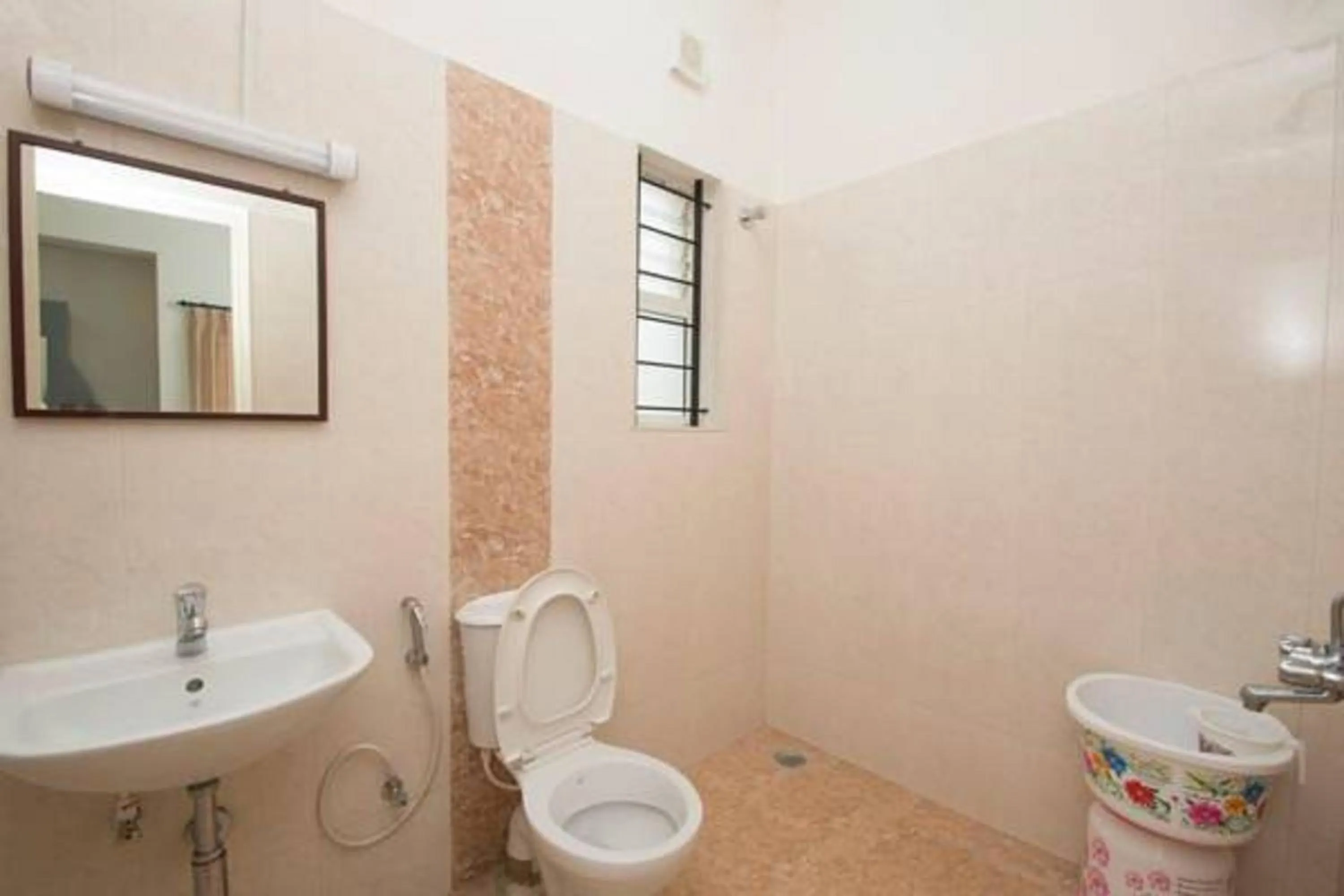 Toilet in ThulasiRams Service Apartments