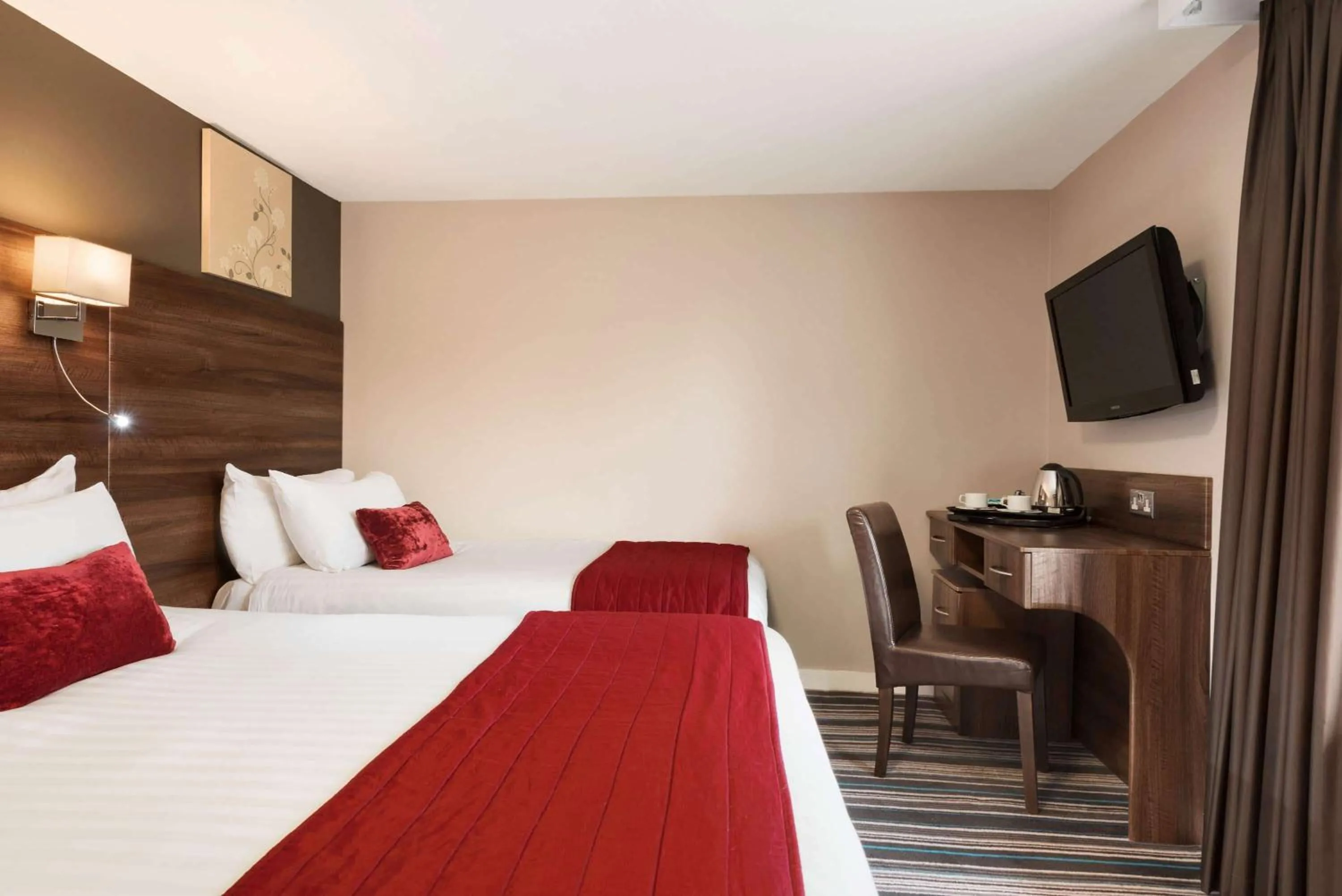 Photo of the whole room, Bed in Riverside Hotel