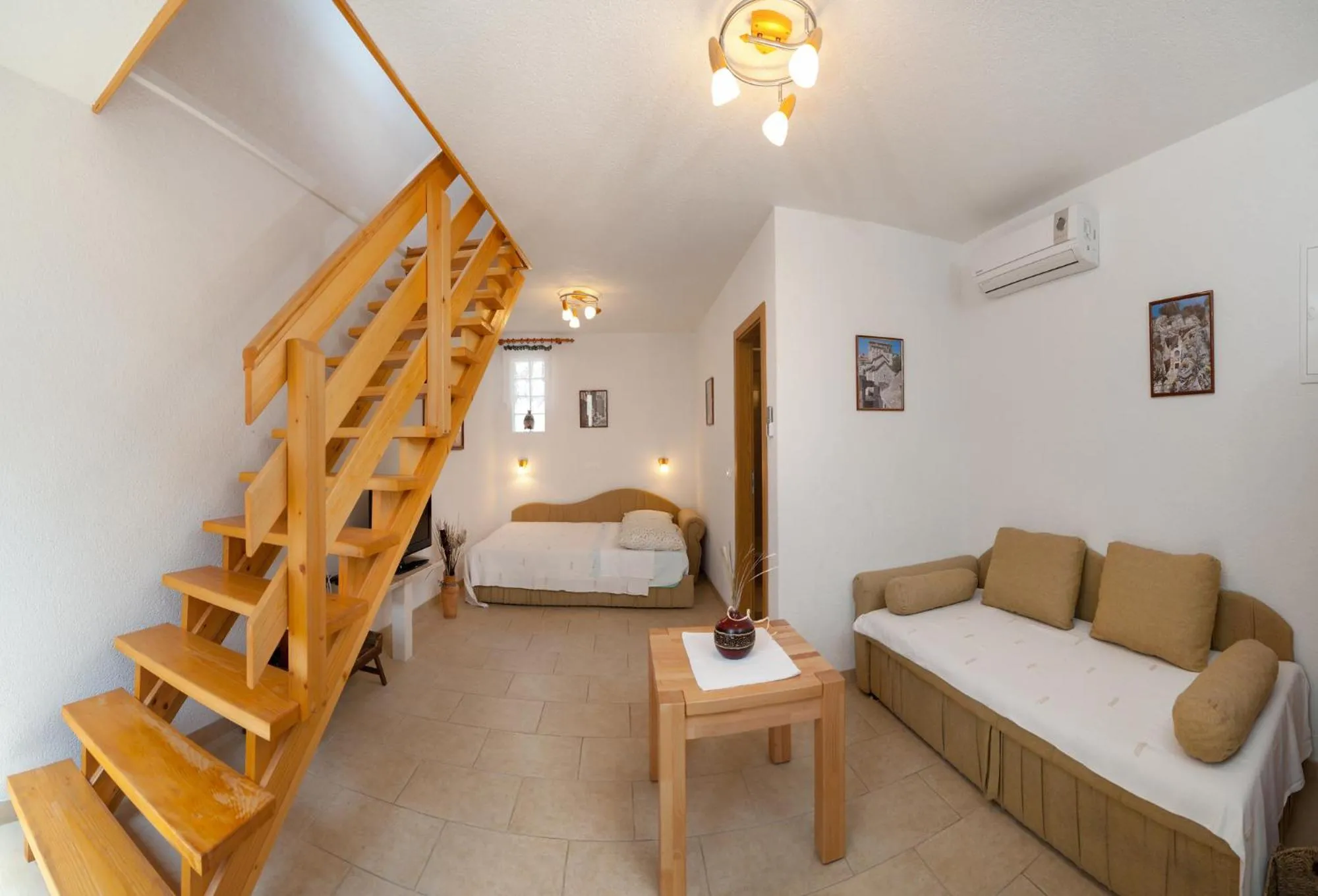 Living room, Bed in Apartments Mande and Kate
