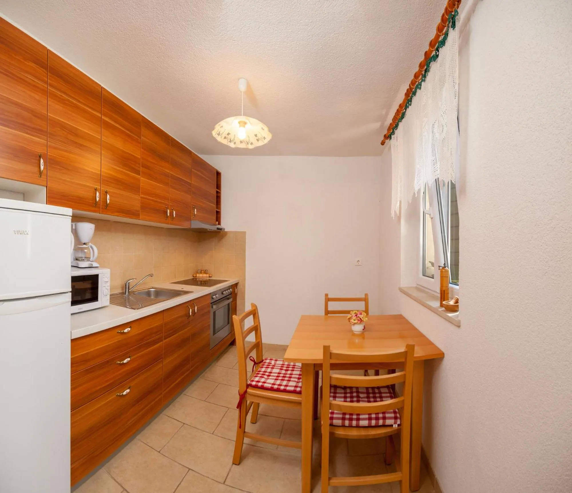 Kitchen or kitchenette in Apartments Mande and Kate