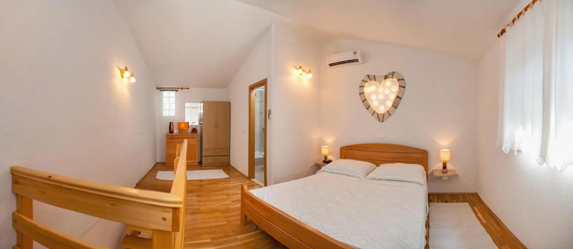 Bedroom, Bed in Apartments Mande and Kate