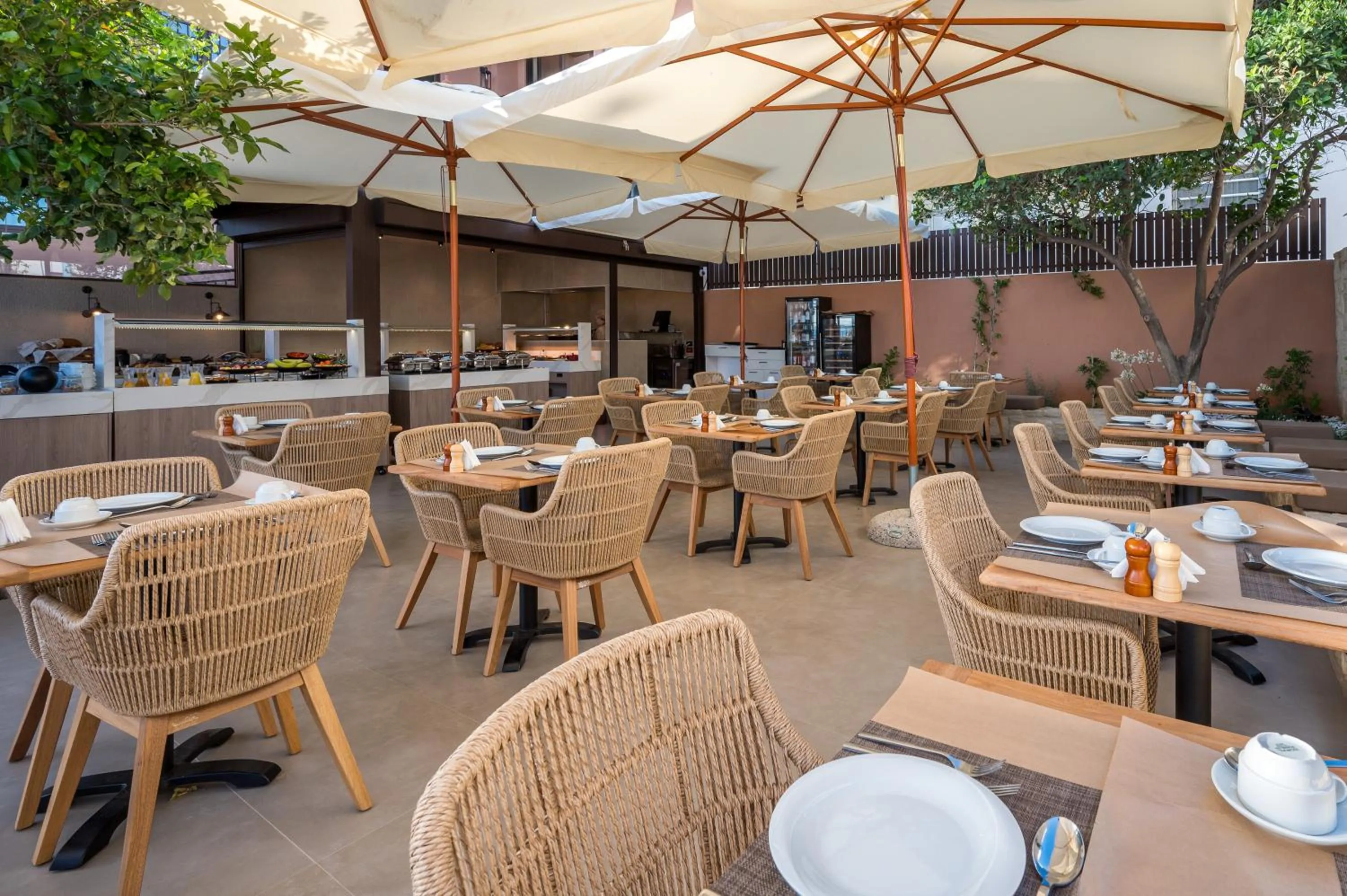 Restaurant/places to eat in Hotel Pyriá