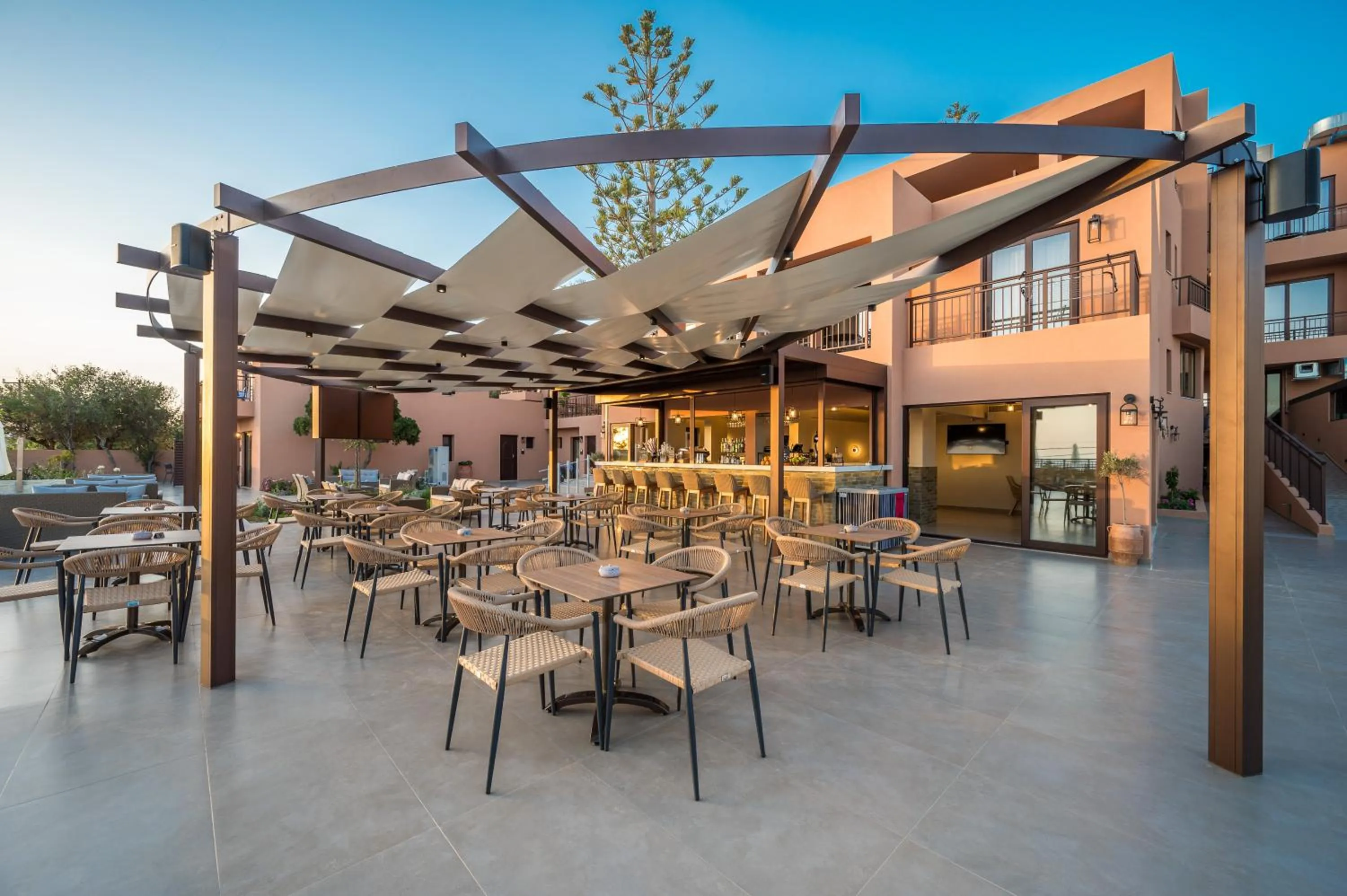 Restaurant/places to eat in Hotel Pyriá