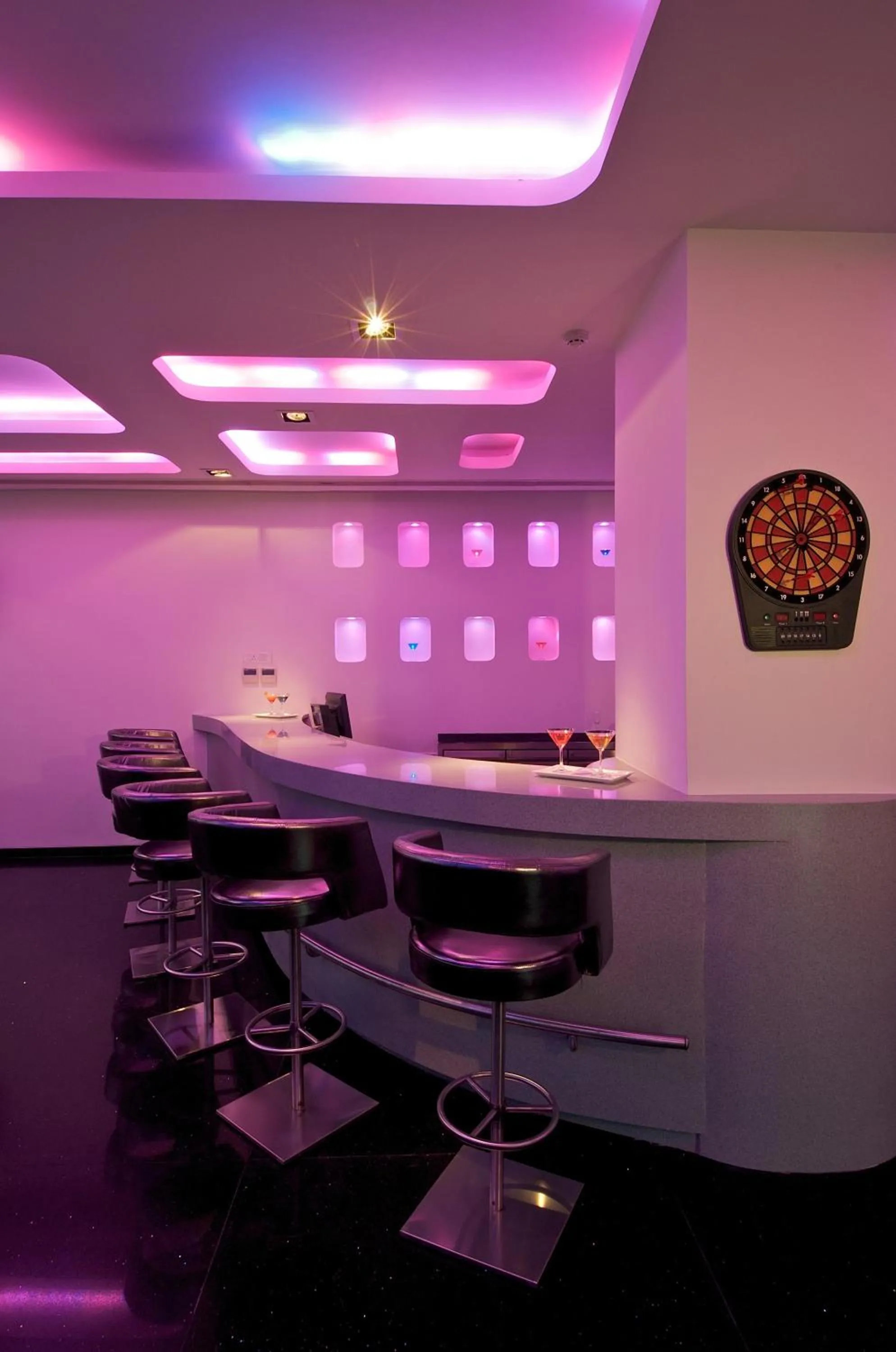 Lounge or bar in Keys Select by Lemon Tree Hotels, Kochi