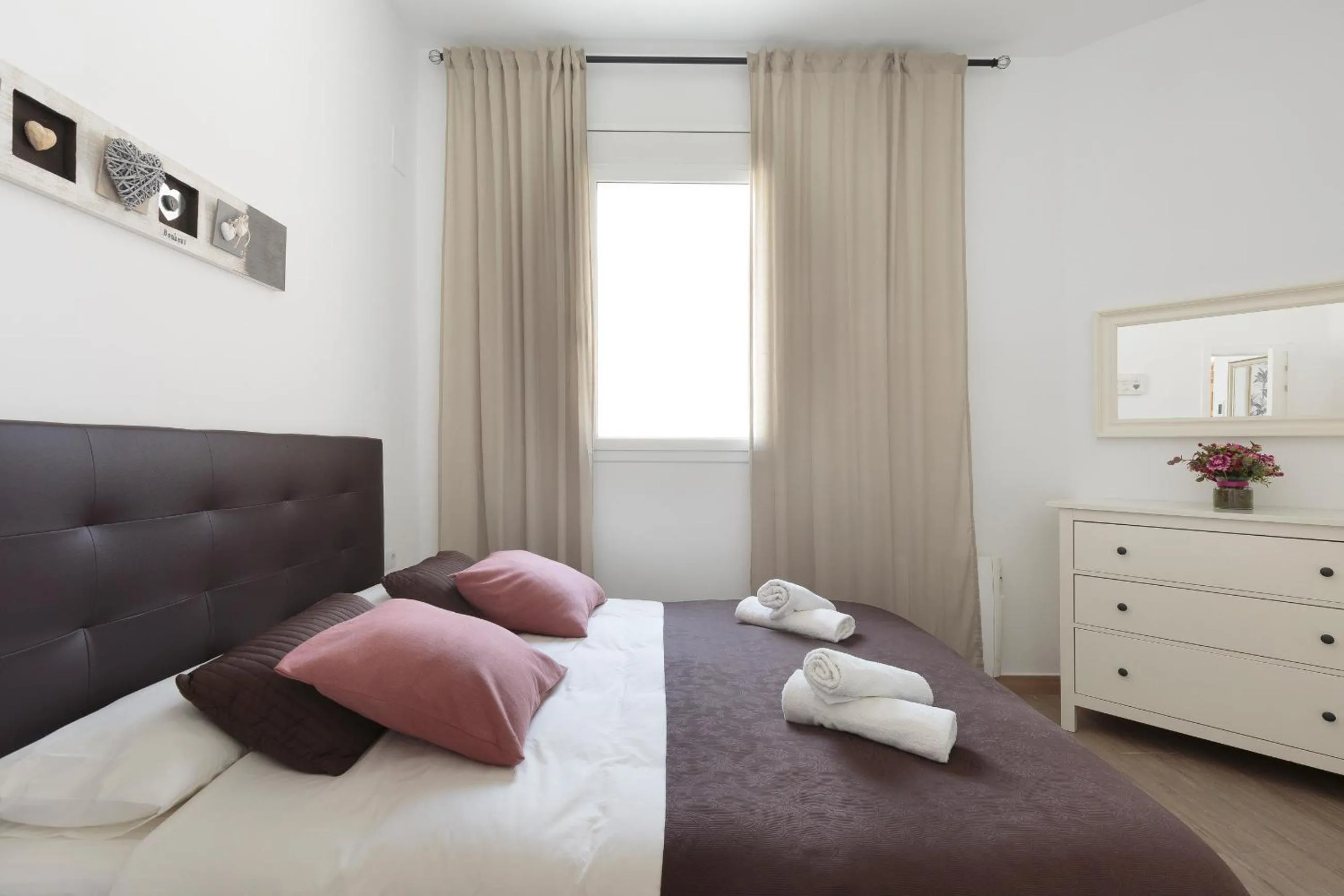 Bedroom, Bed in Sagrada Familia Apartment