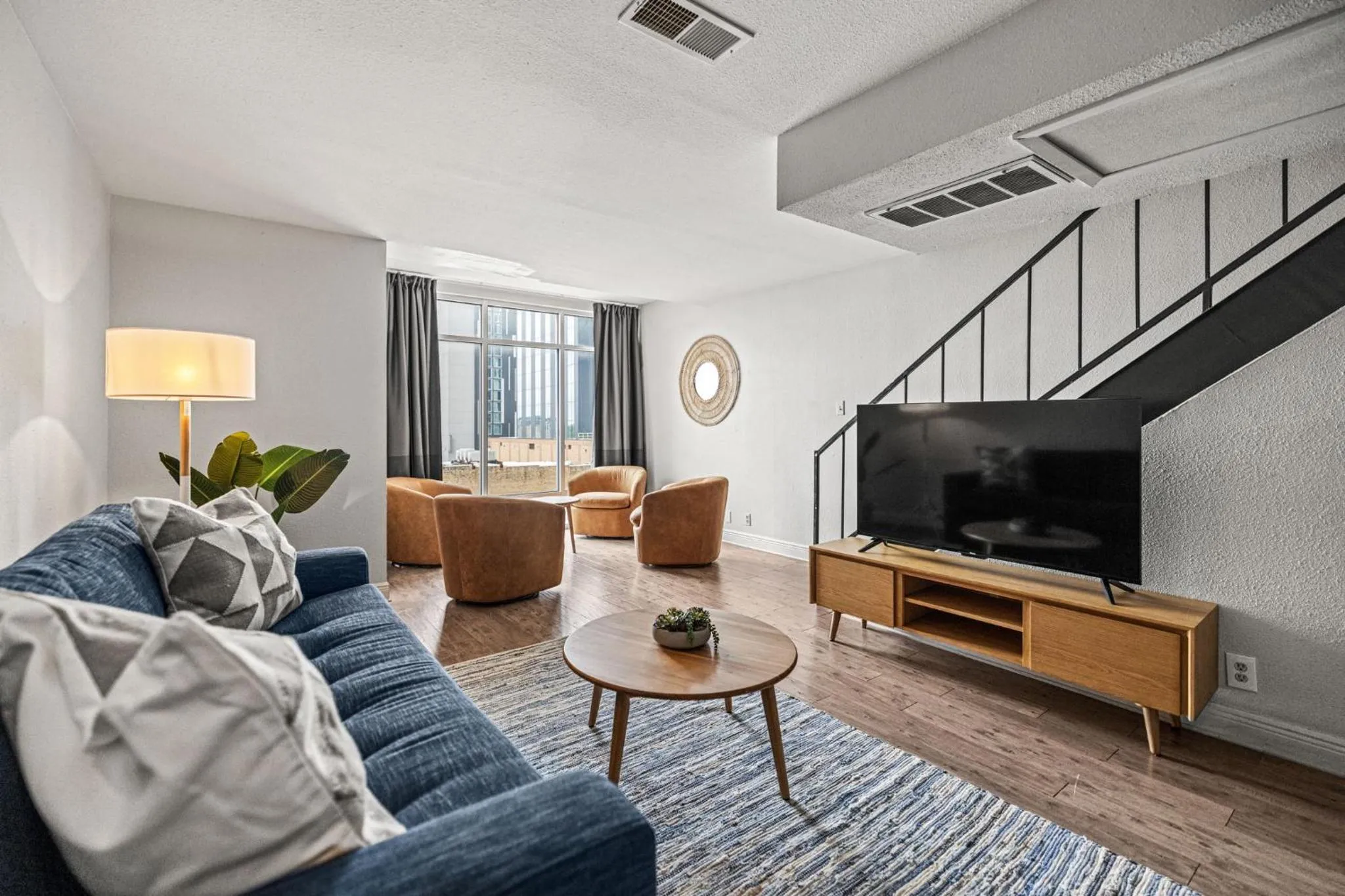 TV and multimedia in Littlefield Lofts, Hosted by Placemakr - 6th St