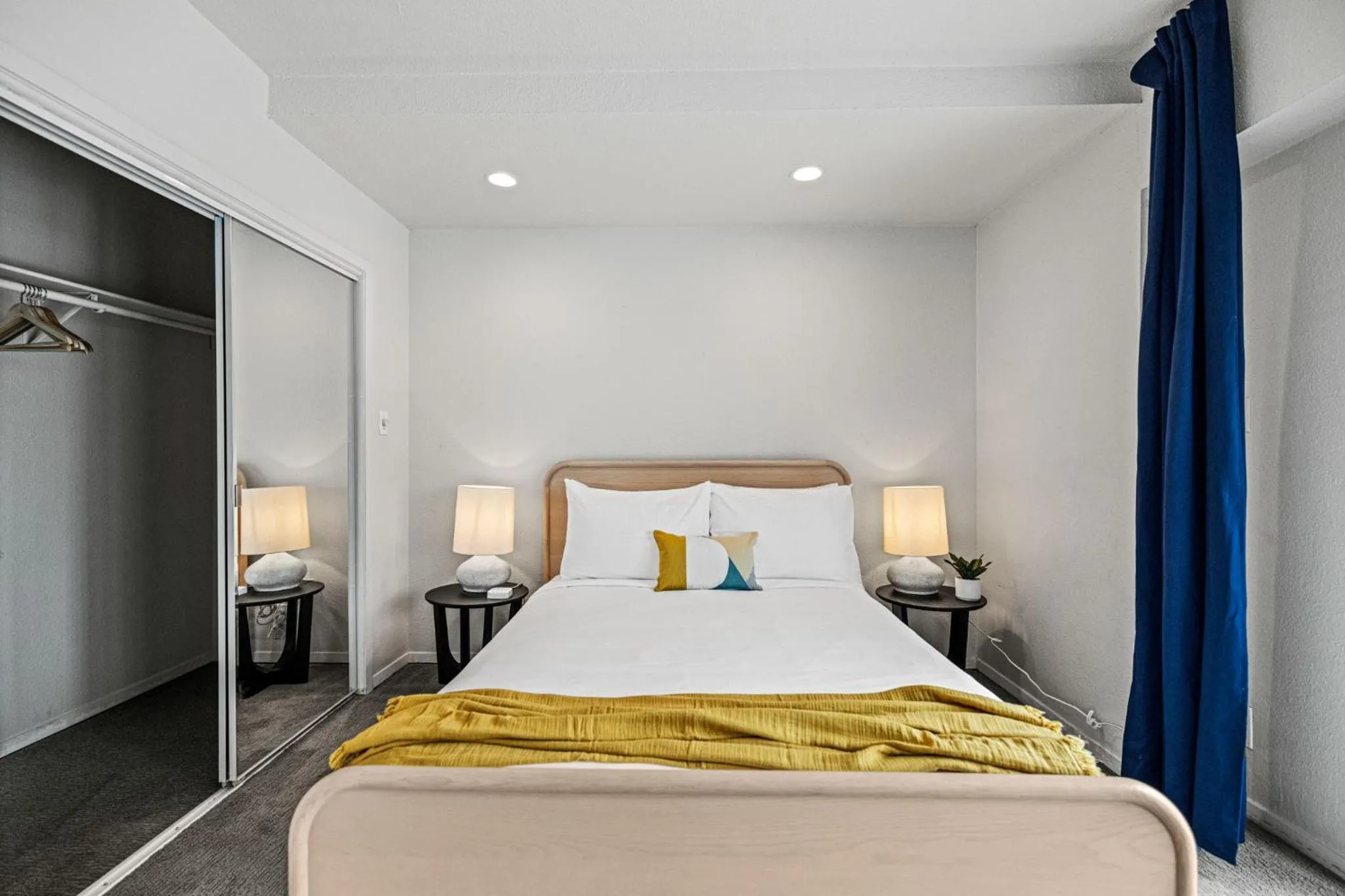 Bed in Littlefield Lofts, Hosted by Placemakr - 6th St