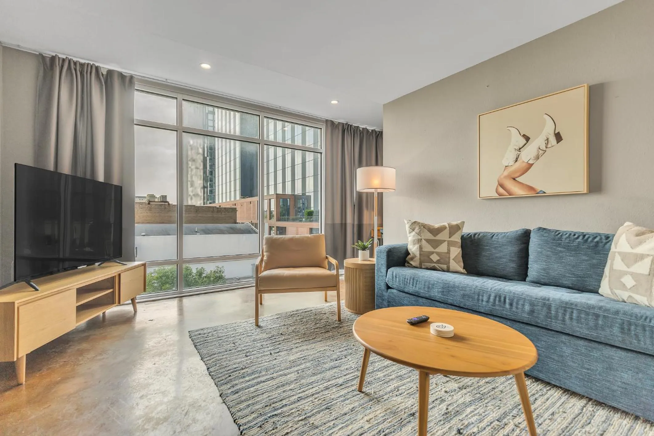 TV and multimedia in Littlefield Lofts, Hosted by Placemakr - 6th St