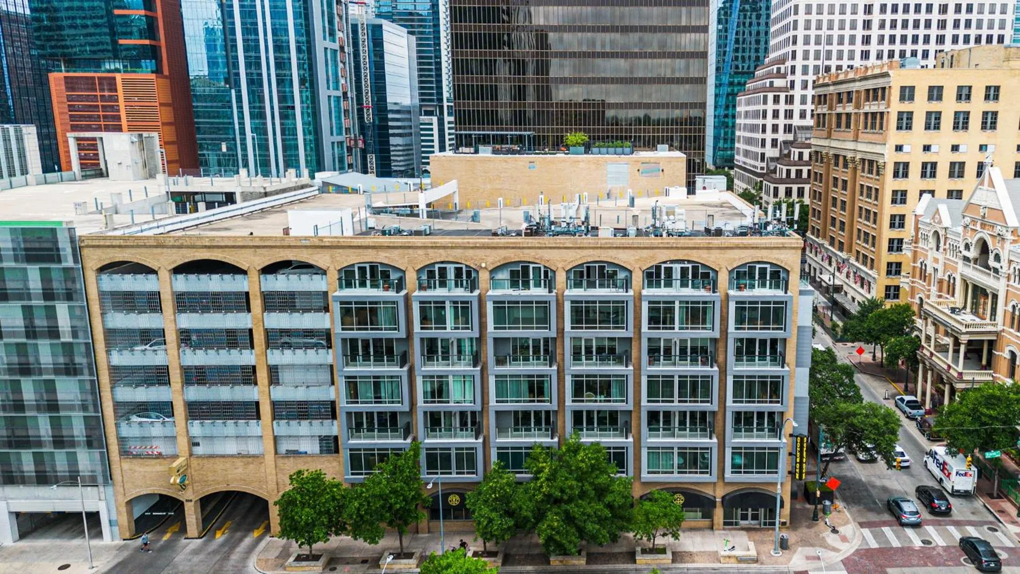 Property building in Littlefield Lofts, Hosted by Placemakr - 6th St
