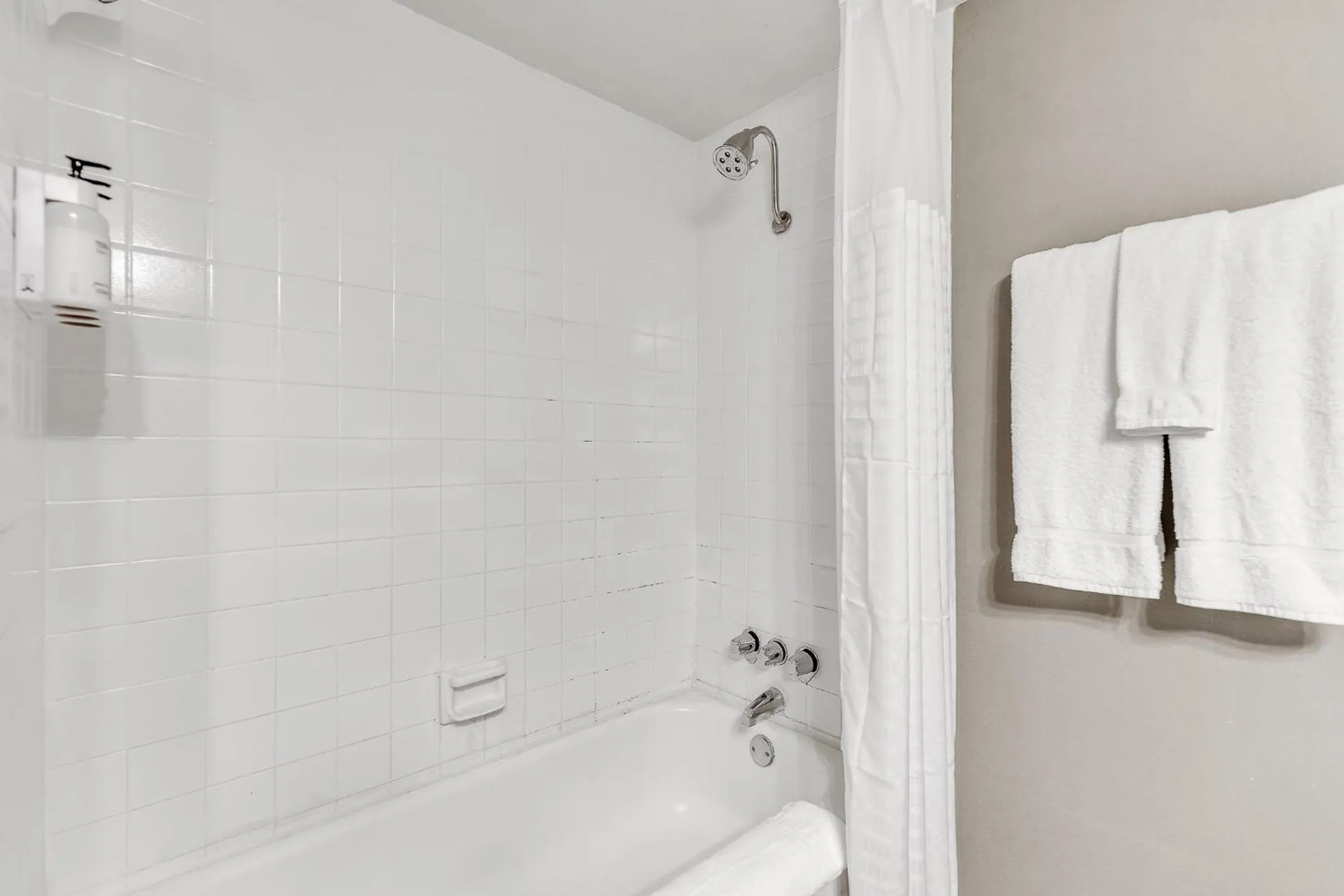 Shower in Littlefield Lofts, Hosted by Placemakr - 6th St