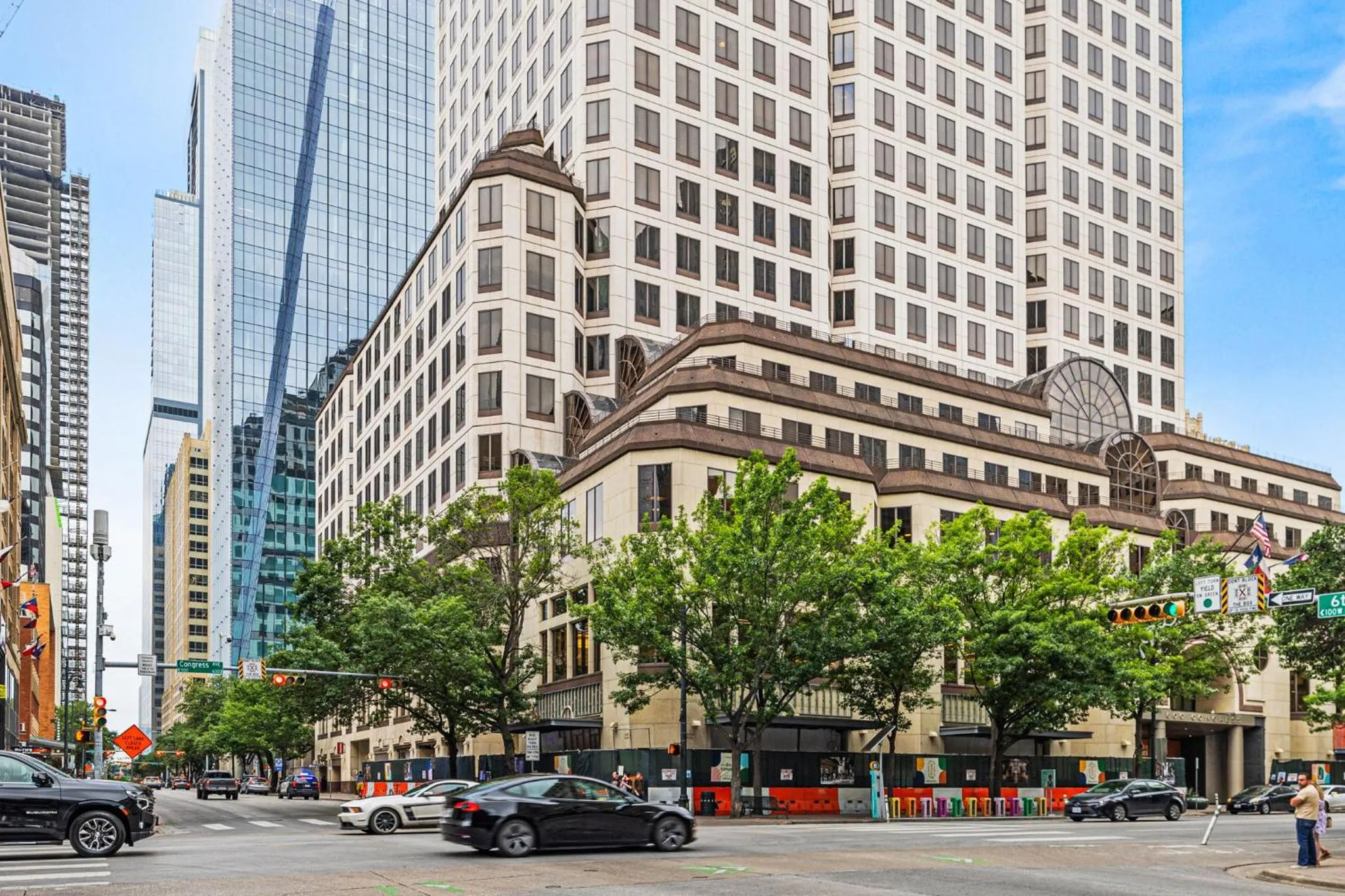 Location in Littlefield Lofts, Hosted by Placemakr - 6th St