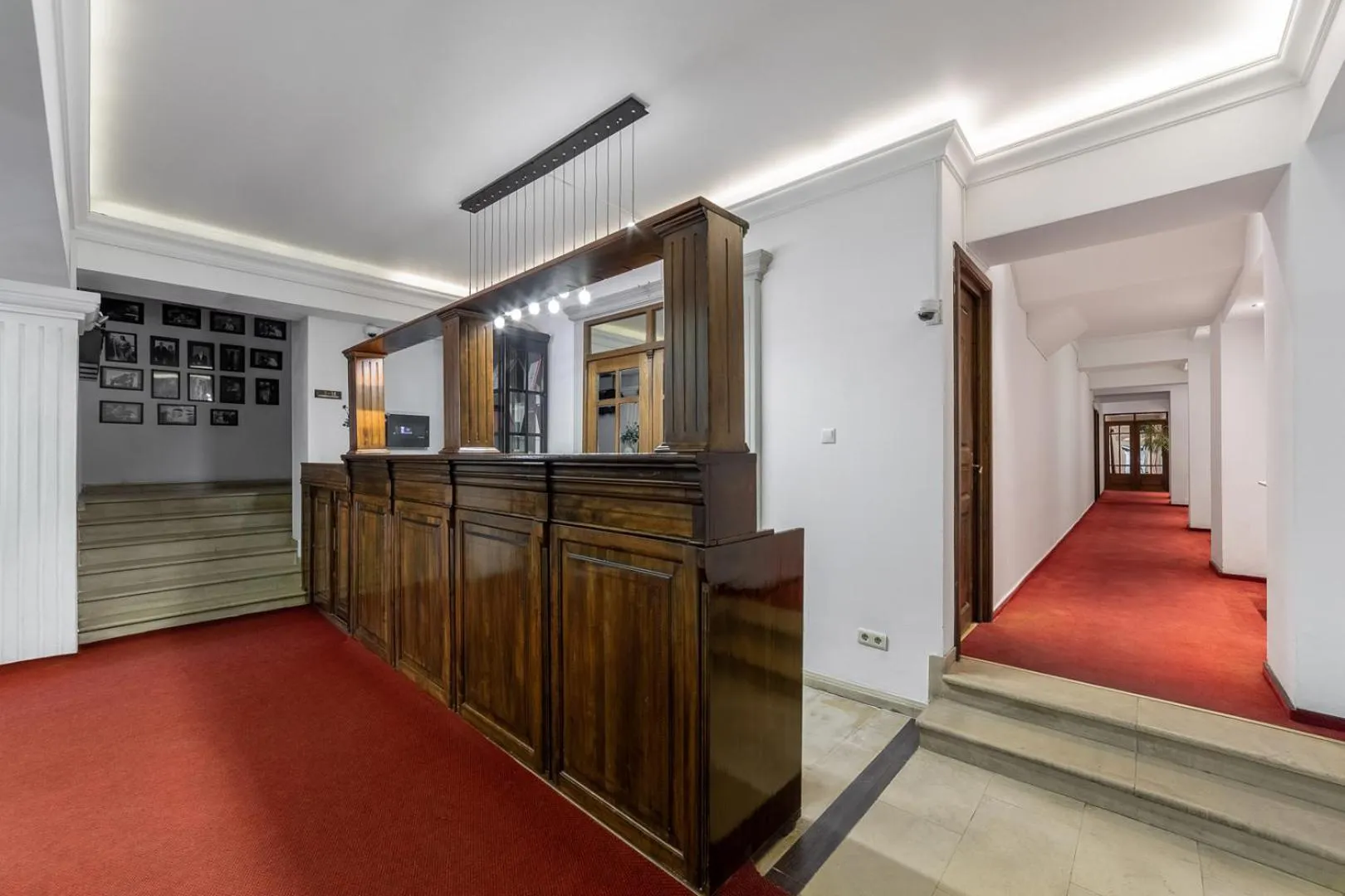 Lobby or reception in Arc de Triomphe by CityBookings