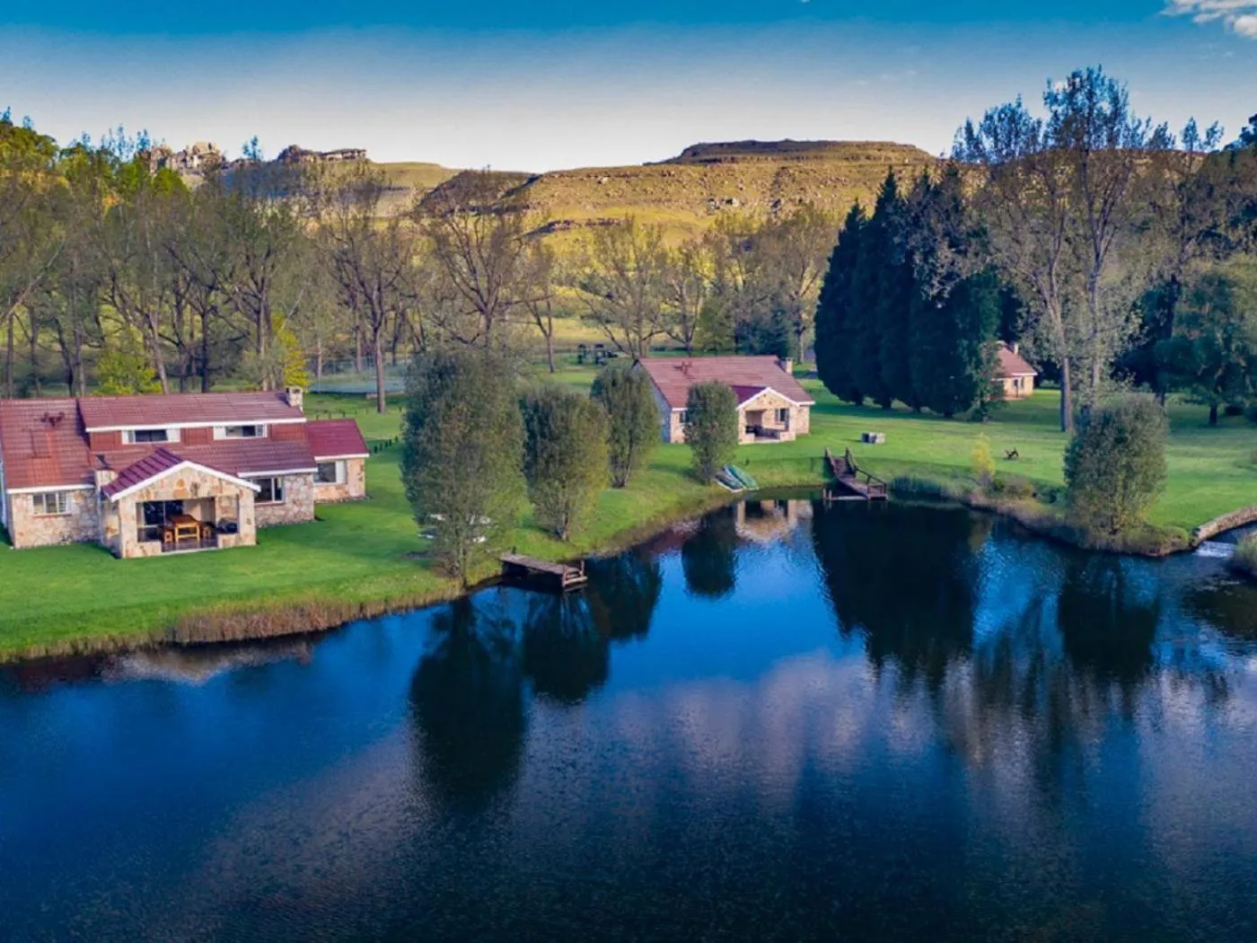 Lake Naverone Holiday Cottages