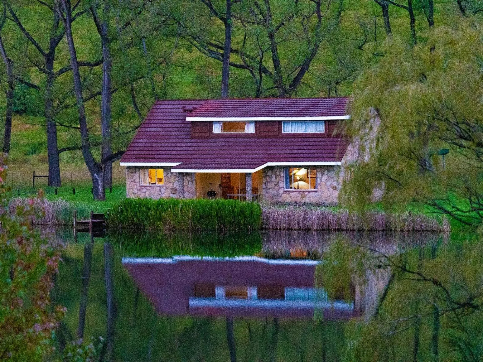 Lake Naverone Holiday Cottages