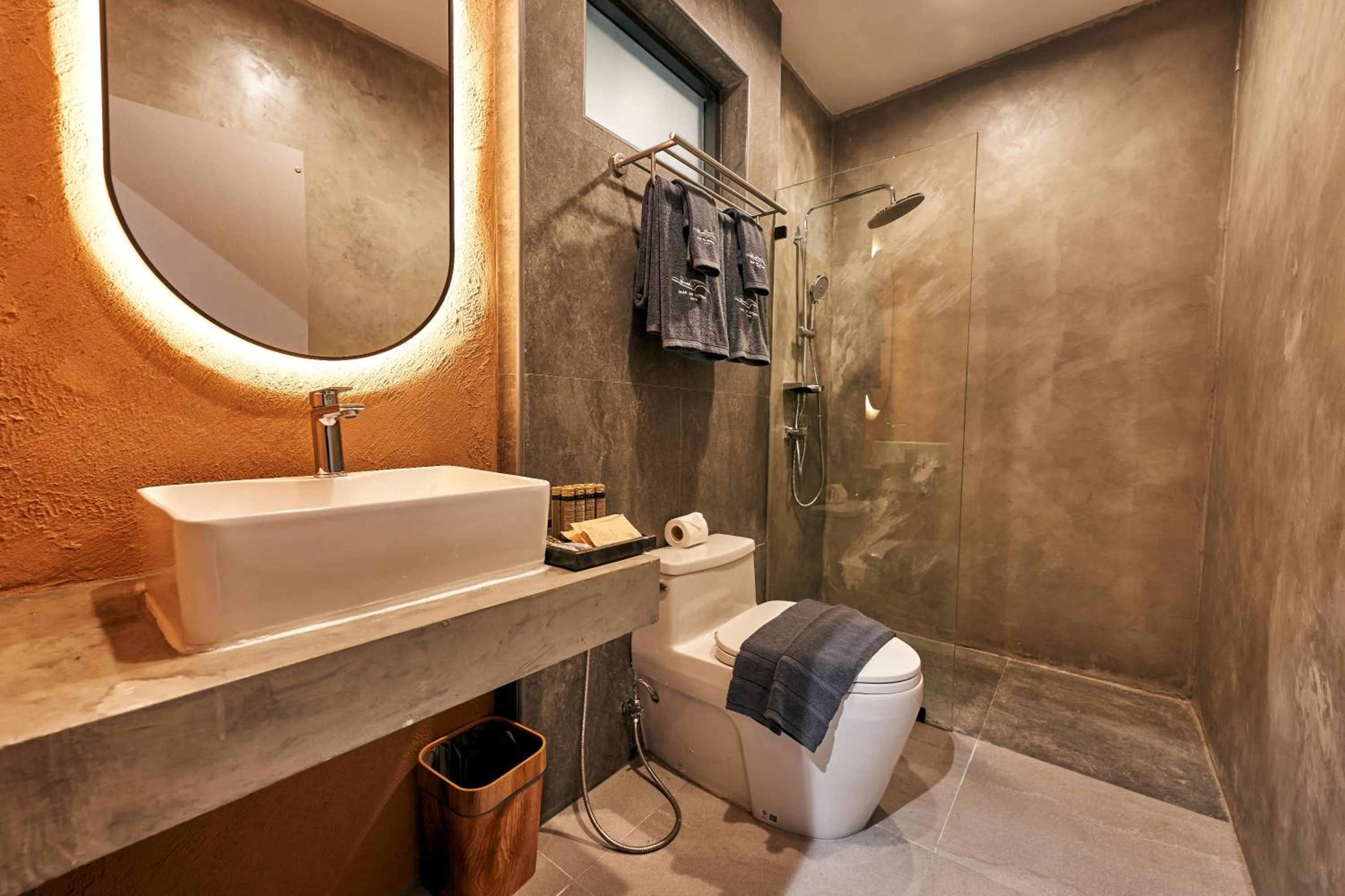 Shower in Baan Rai Santisuk