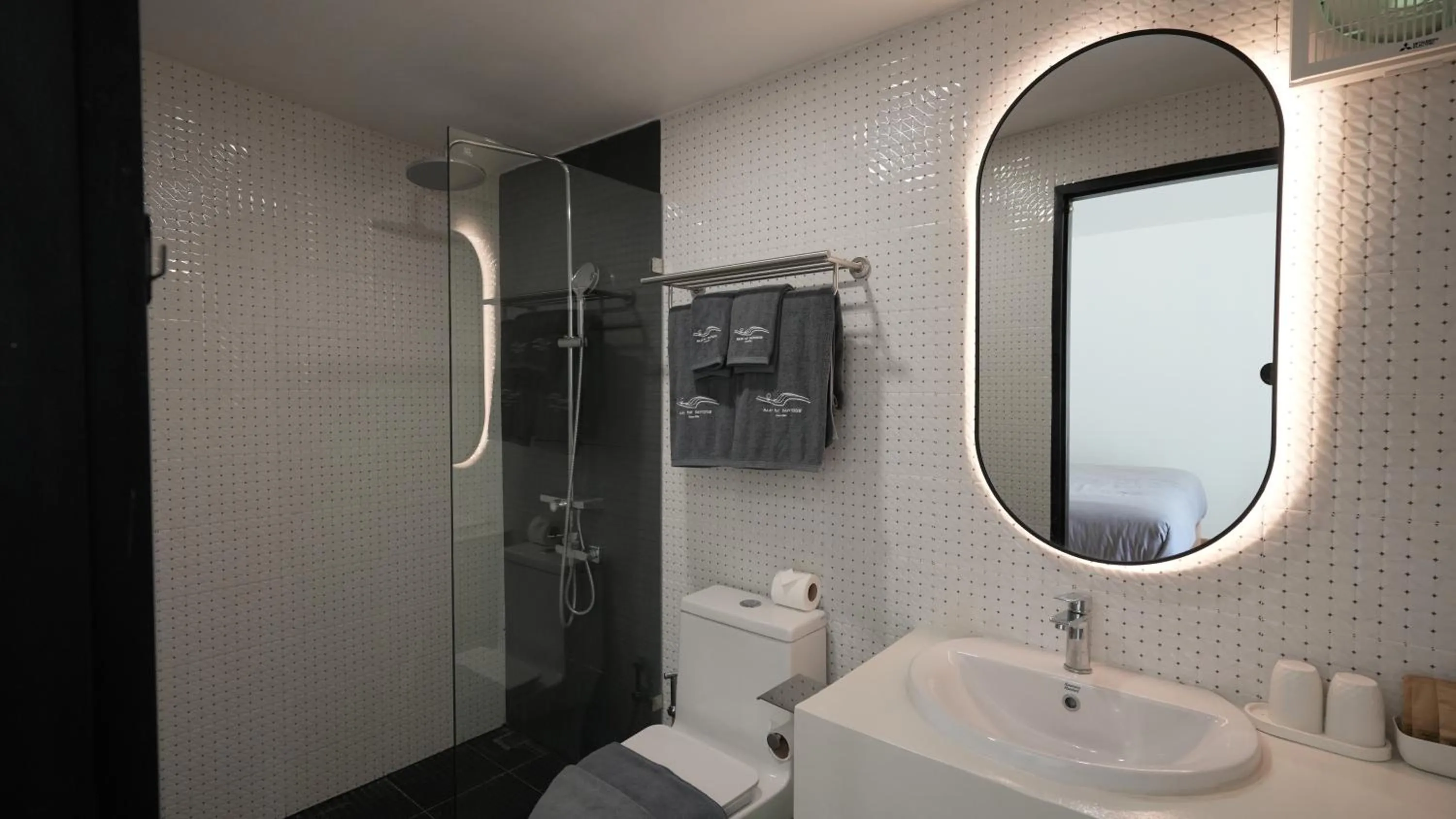 Shower in Baan Rai Santisuk