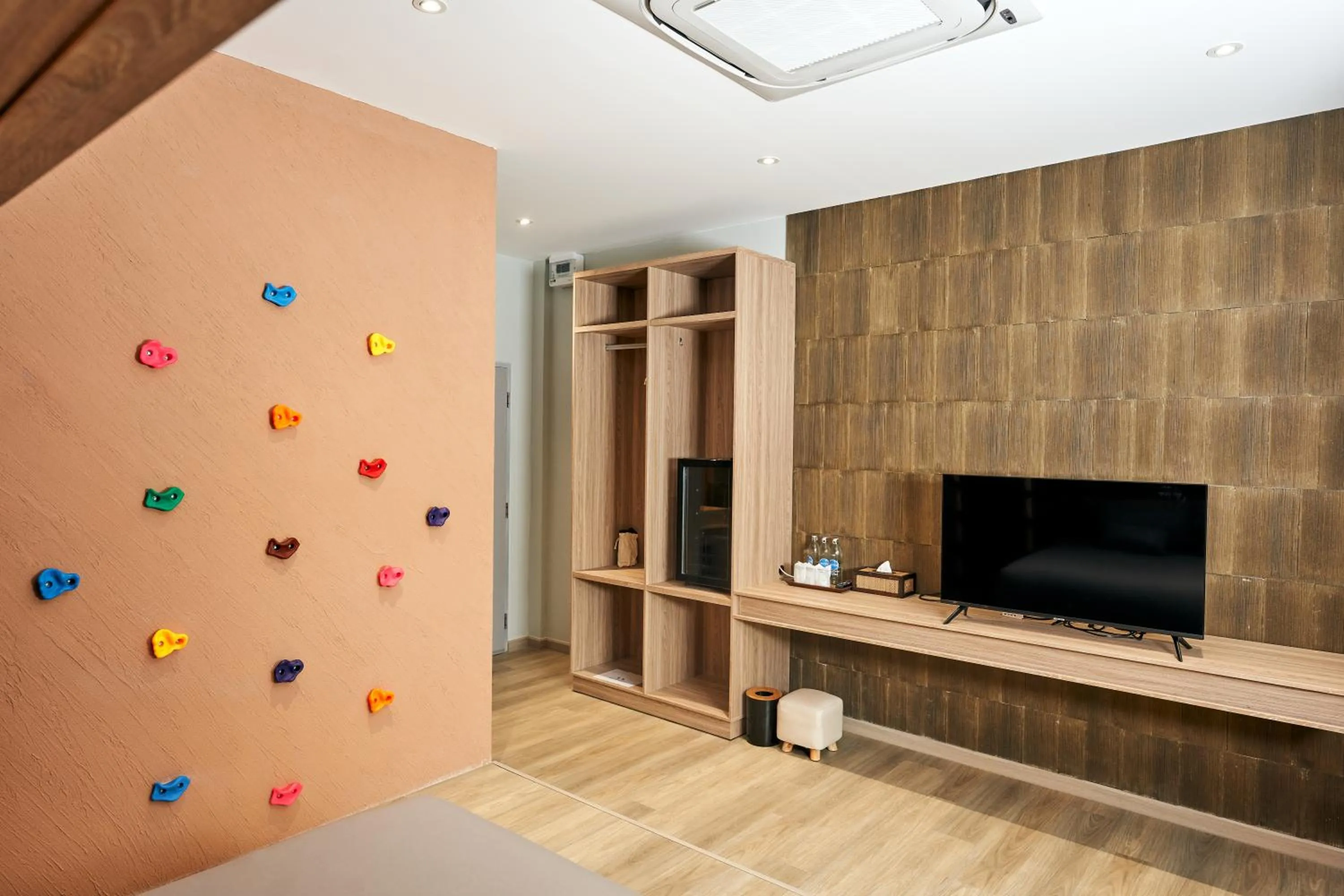 TV and multimedia in Baan Rai Santisuk