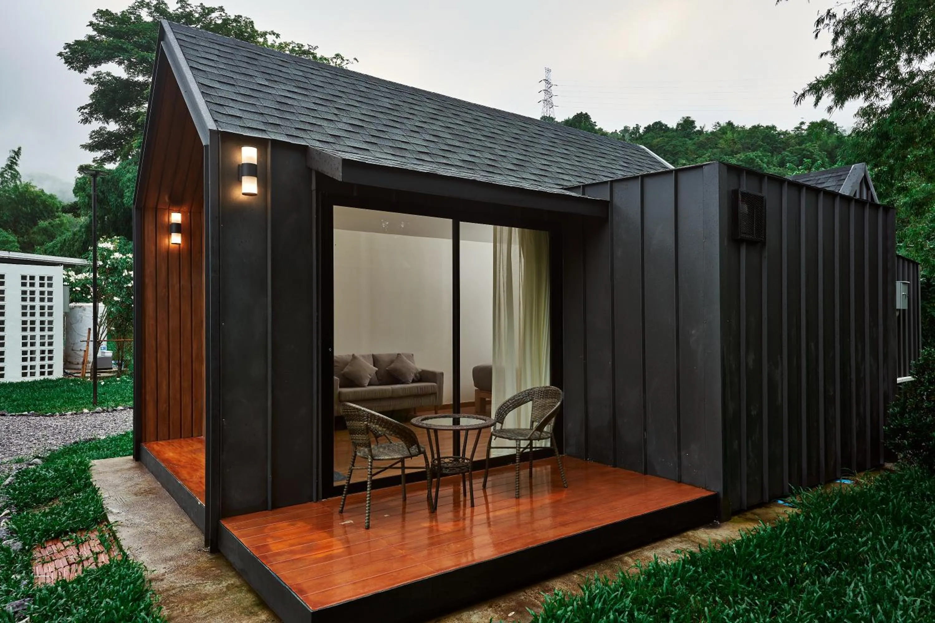 Guests in Baan Rai Santisuk