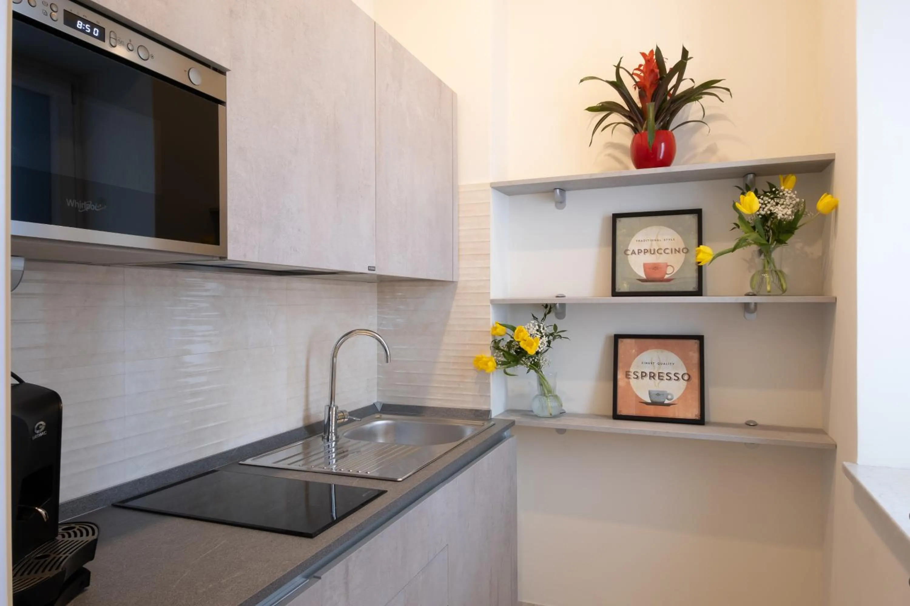 Communal lounge/ TV room in Palazzo Adele Rooms & Apartments