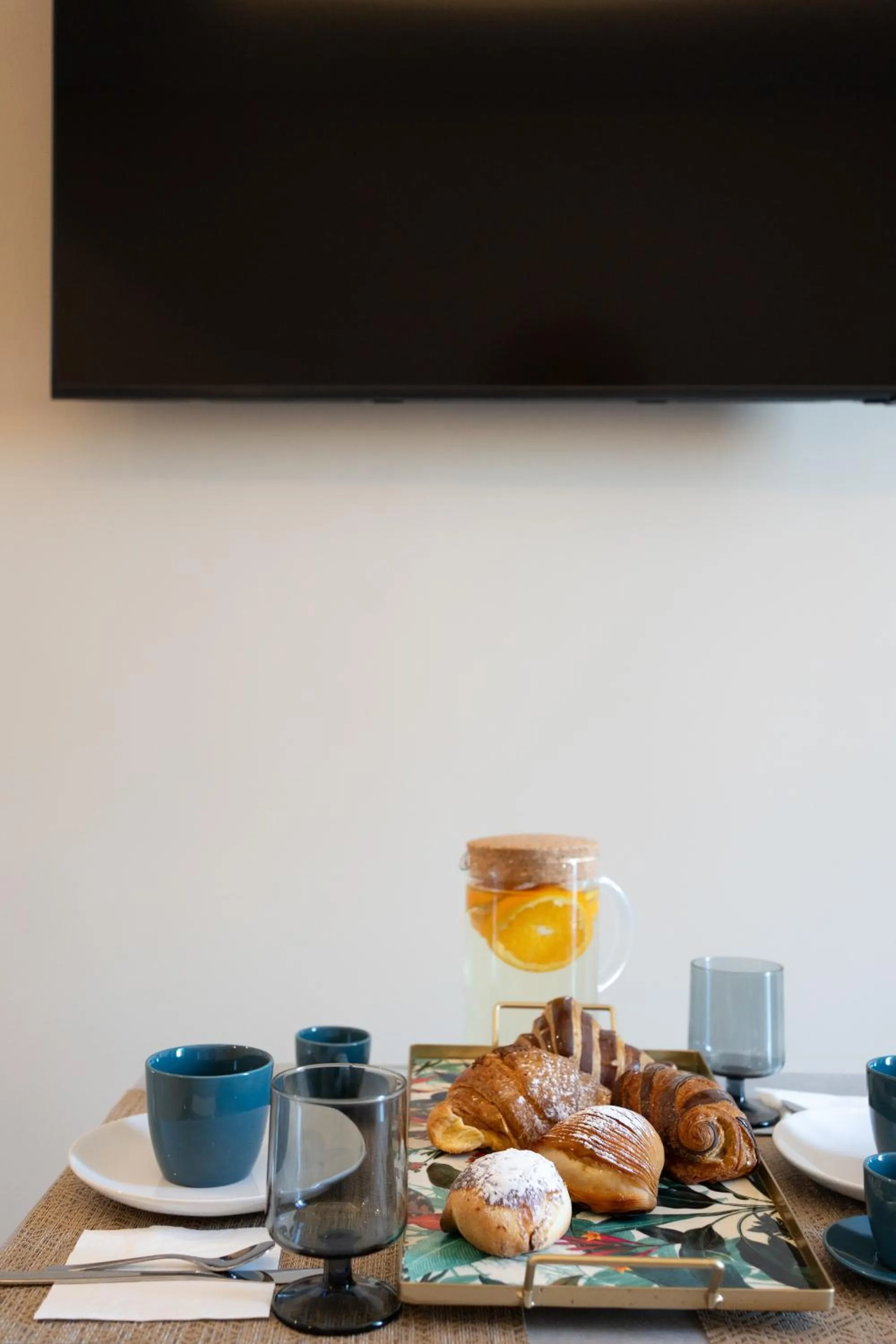 Communal lounge/ TV room in Palazzo Adele Rooms & Apartments