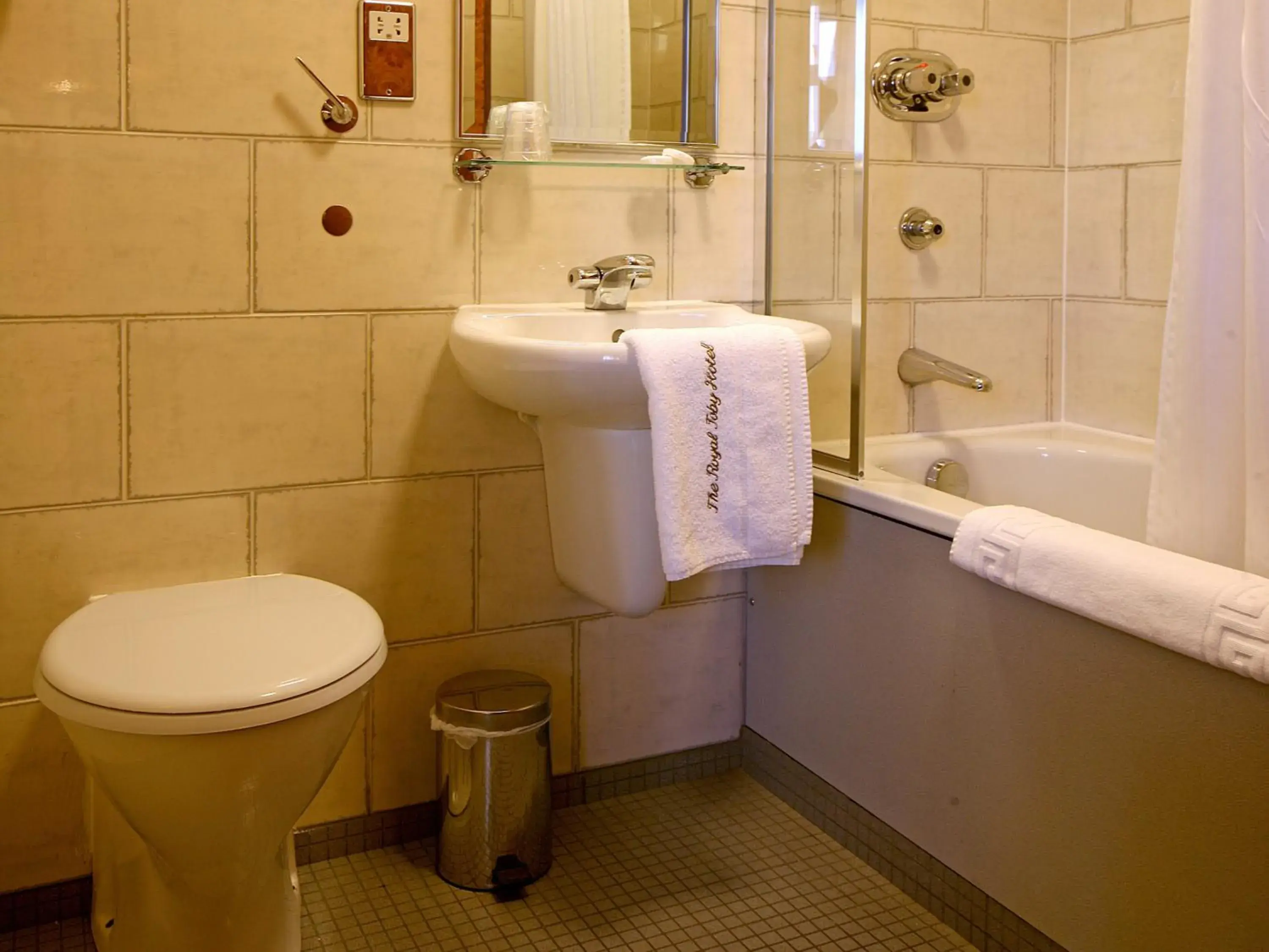 Standard Twin Room in The Royal Toby Hotel Standard Twin Room in The Royal Toby Hotel