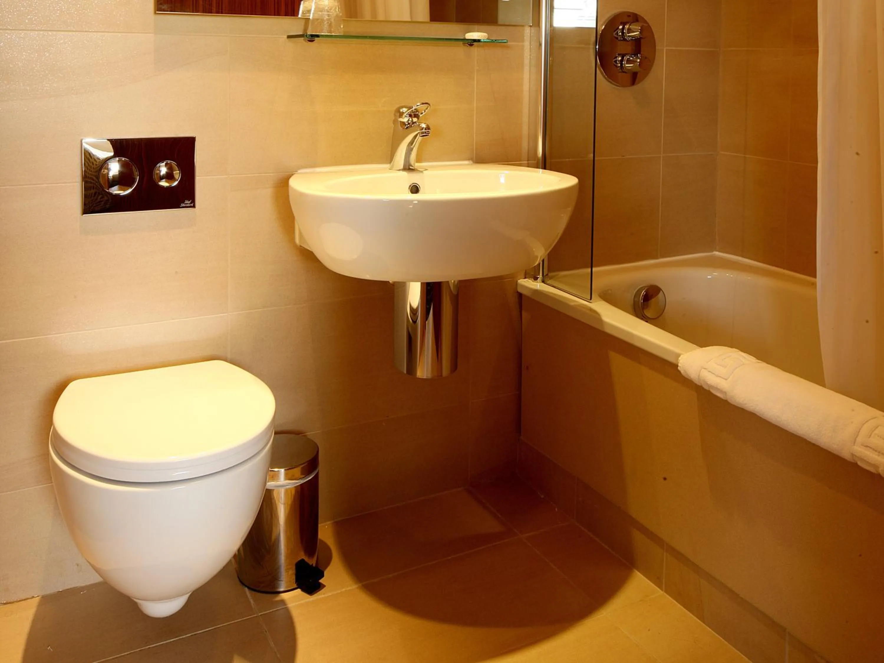 Toilet in The Royal Toby Hotel