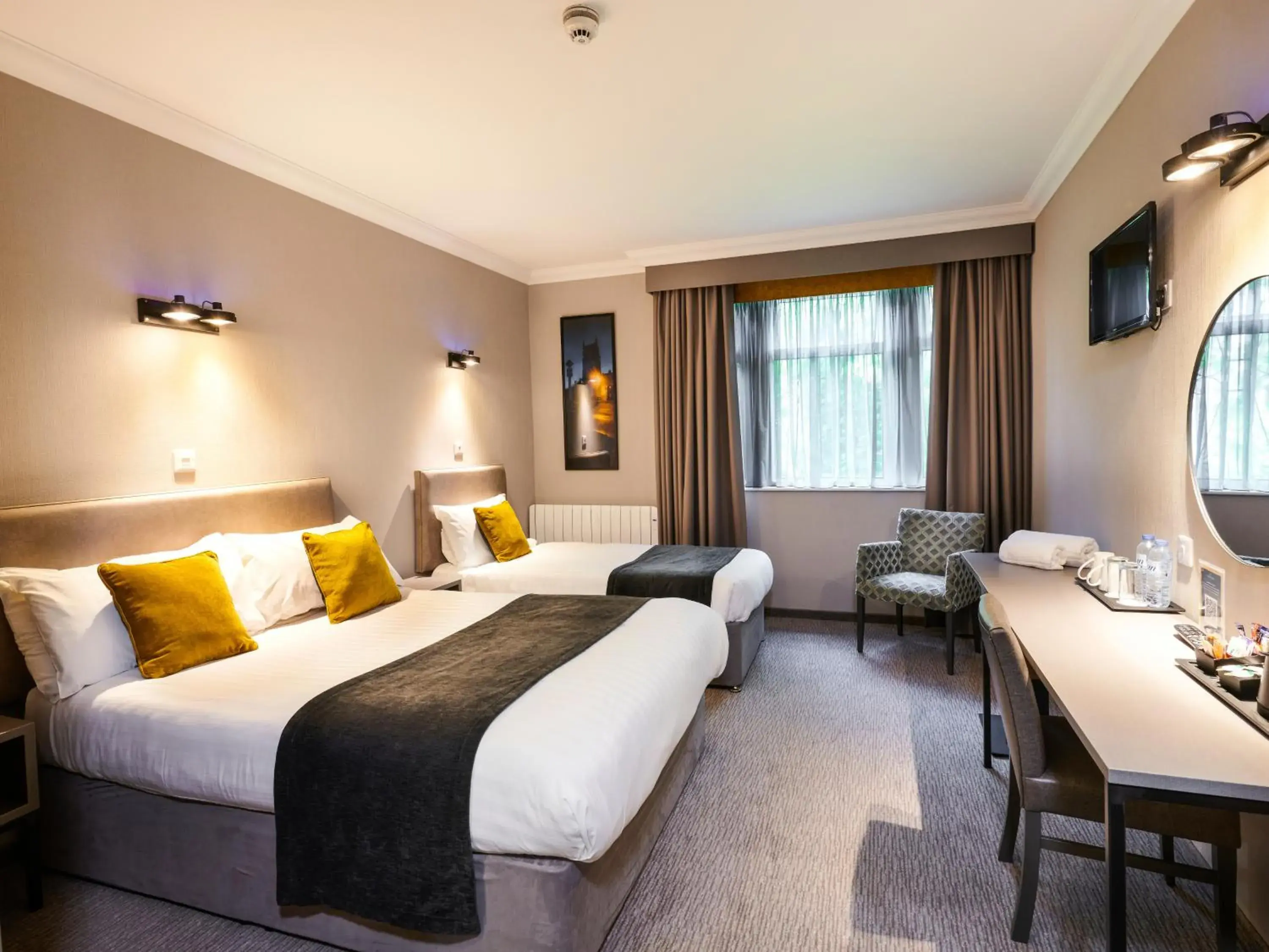 Standard Double or Twin Room in The Royal Toby Hotel Standard Double or Twin Room in The Royal Toby Hotel