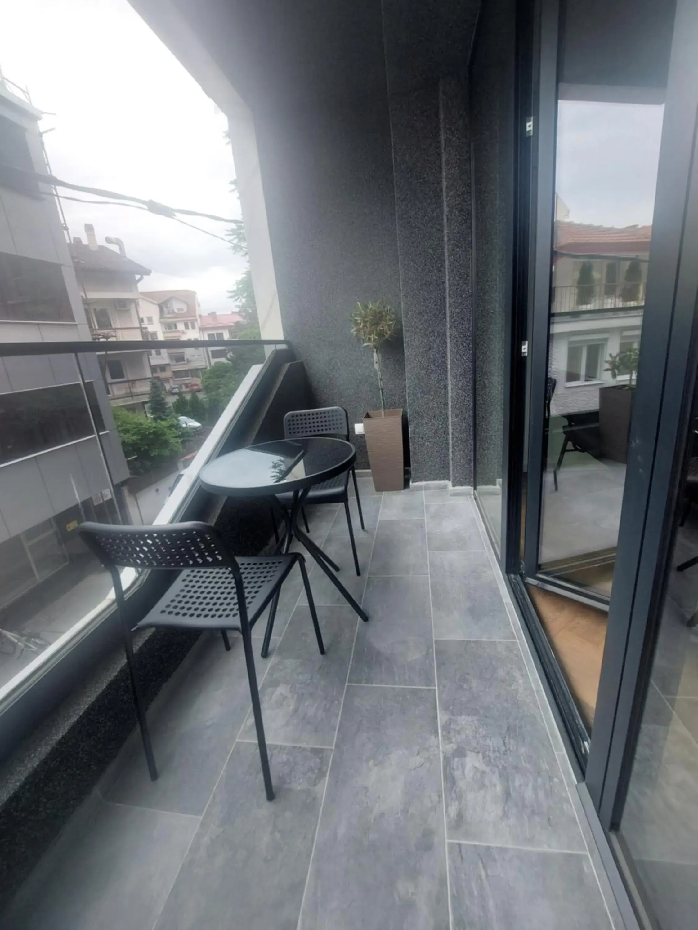 One-Bedroom Apartment with Balcony in Executive Suites by Modern Living One-Bedroom Apartment with Balcony in Executive Suites by Modern Living