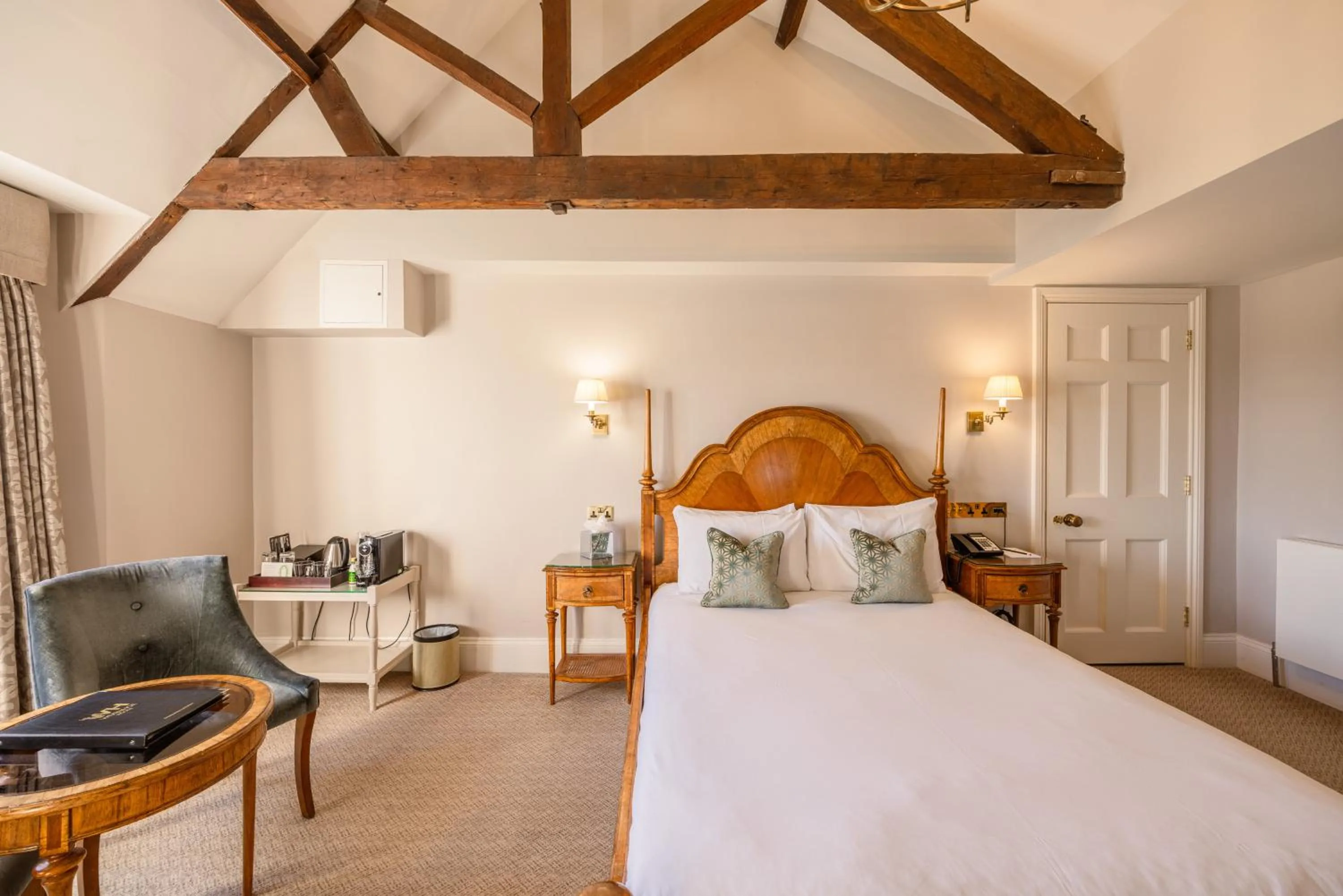 Bed in Wivenhoe House Hotel