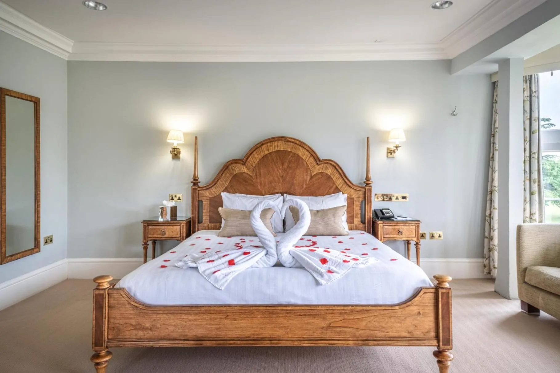 Bed in Wivenhoe House Hotel
