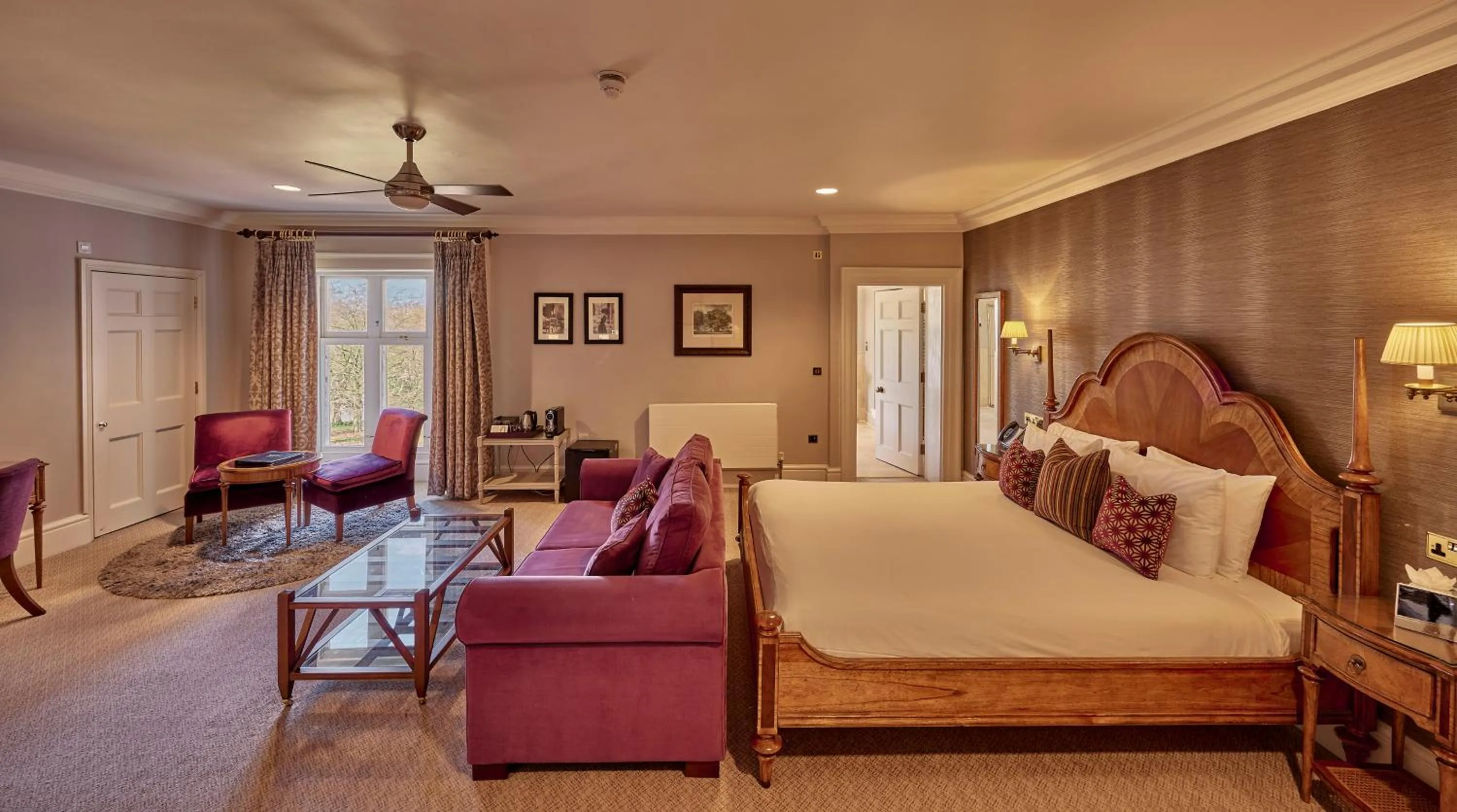 Bed in Wivenhoe House Hotel