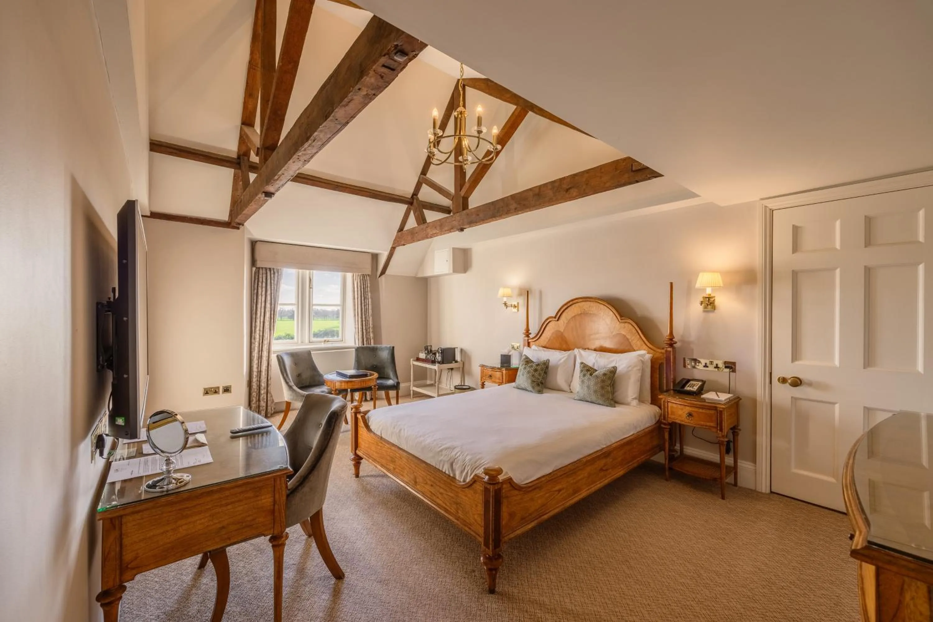 Bed in Wivenhoe House Hotel