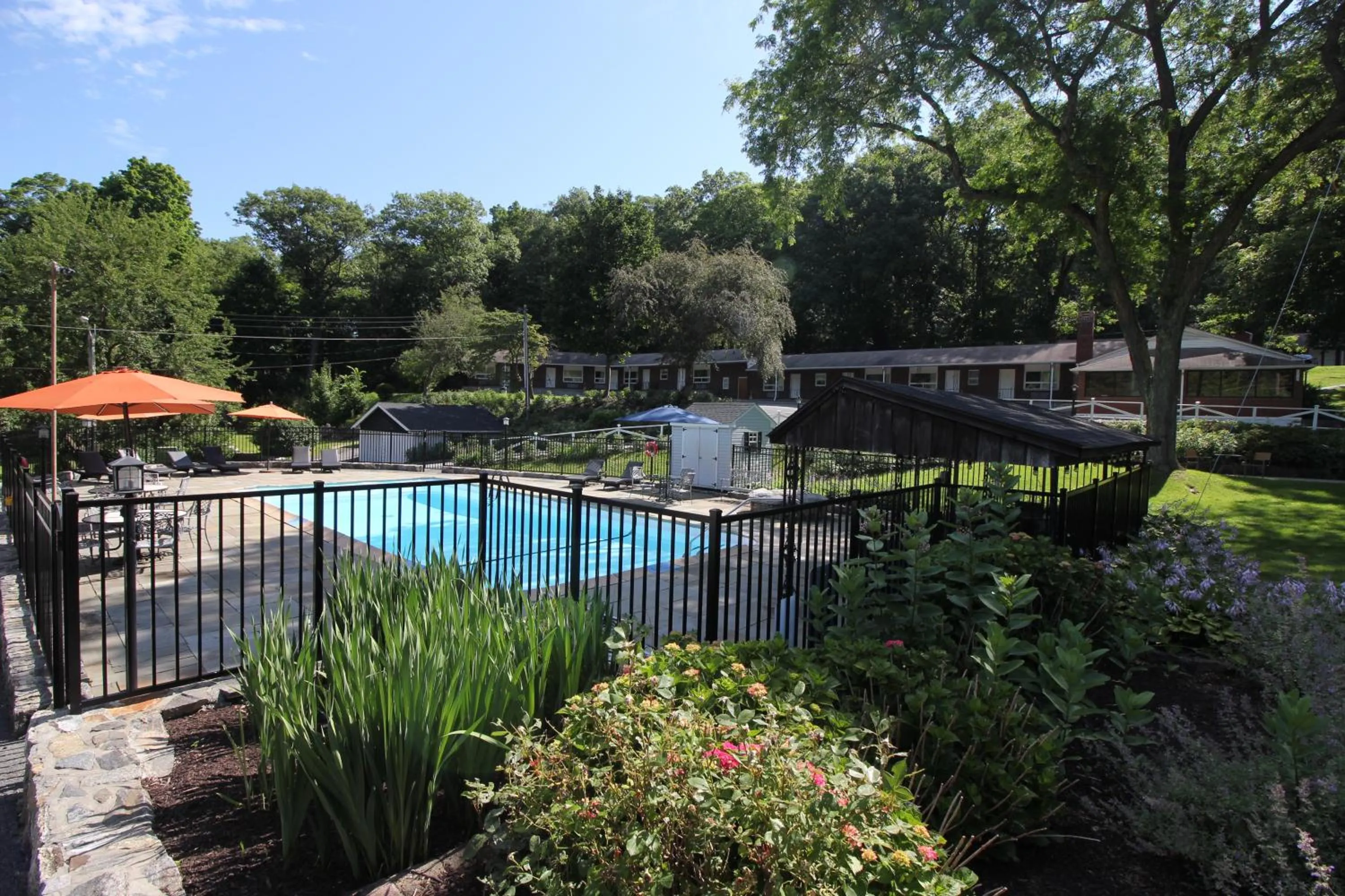 Swimming pool in Heidi's Inn