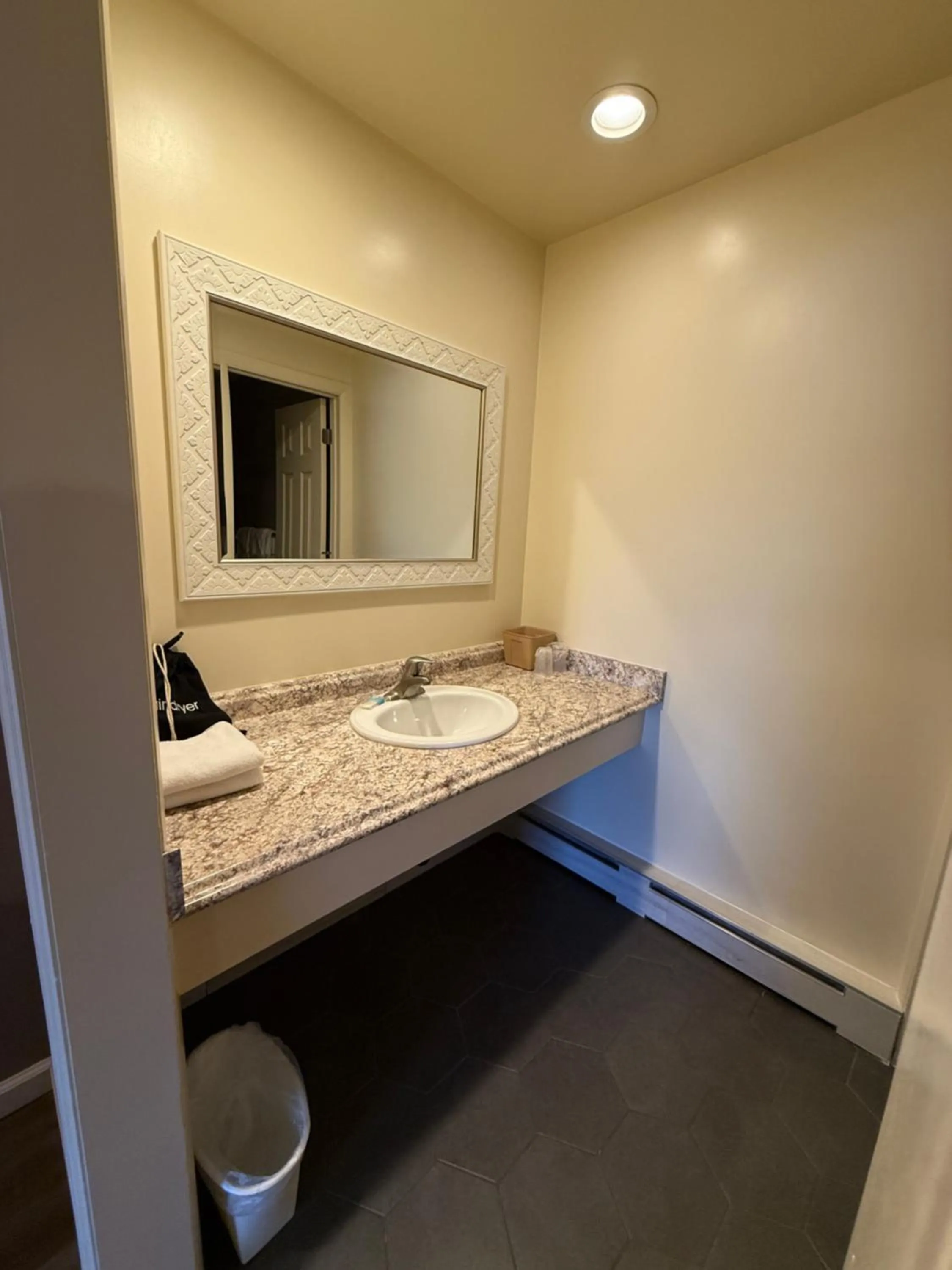 Bathroom in Heidi's Inn