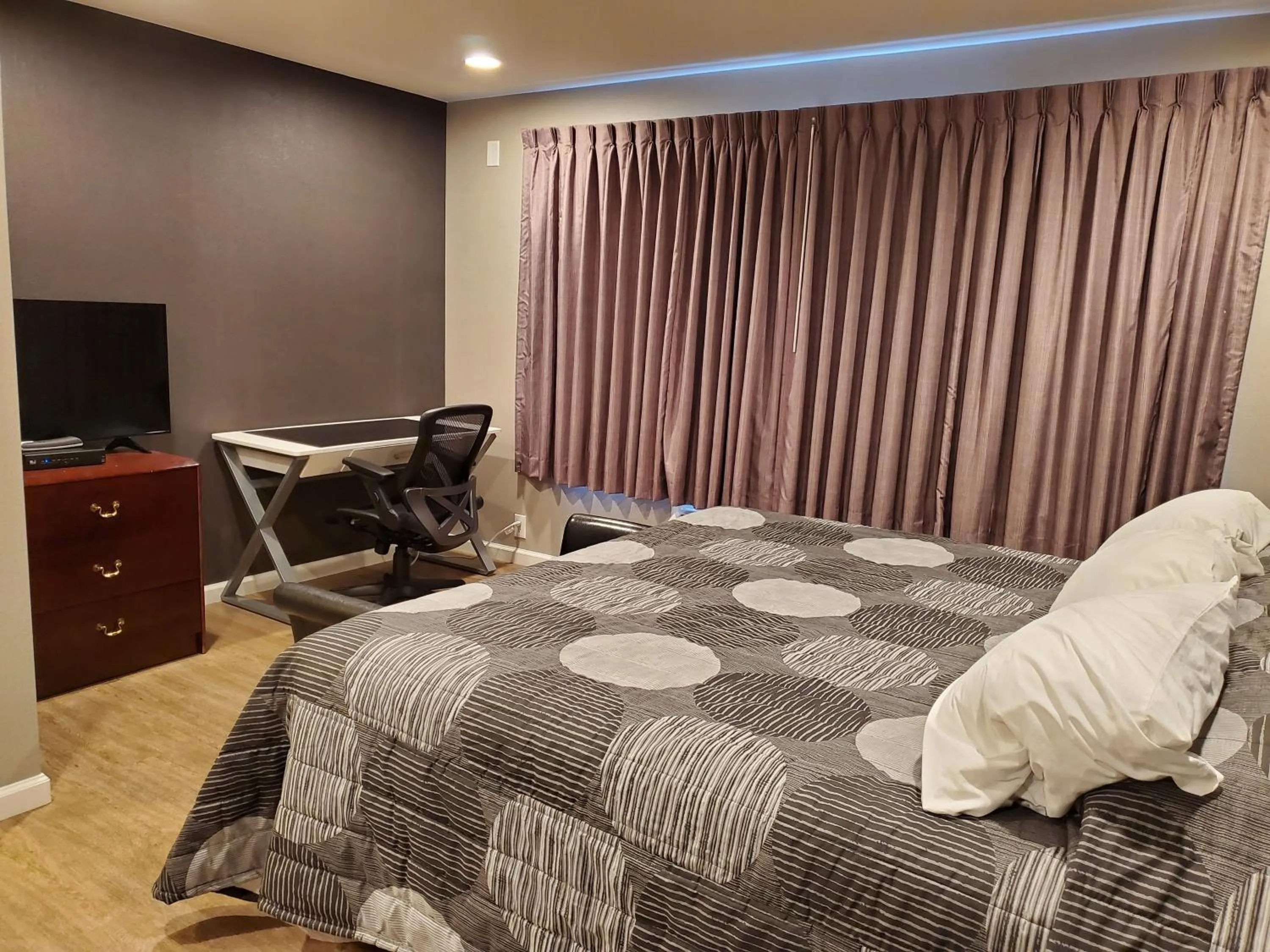 TV and multimedia, Bed in Heidi's Inn