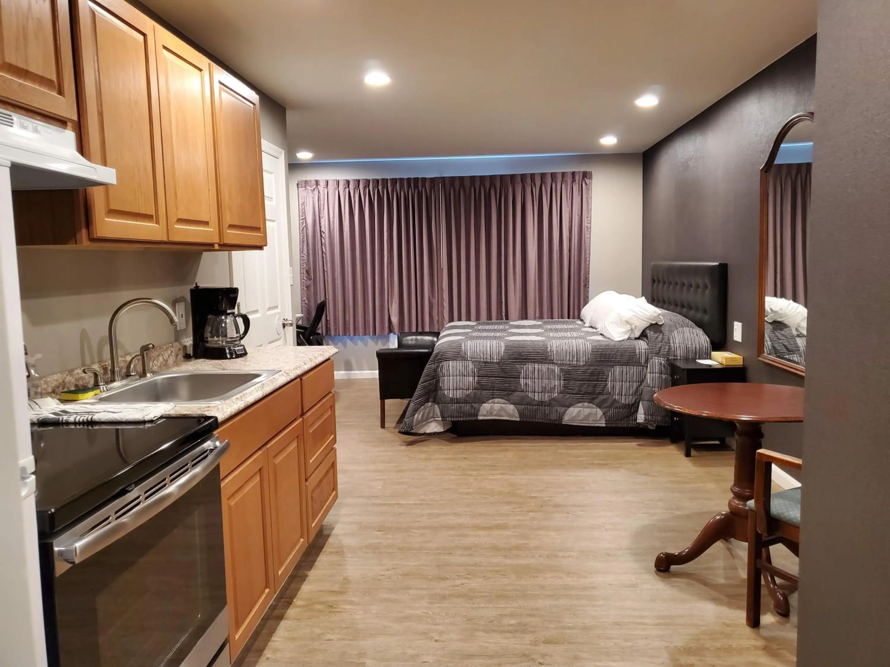 Kitchen or kitchenette in Heidi's Inn