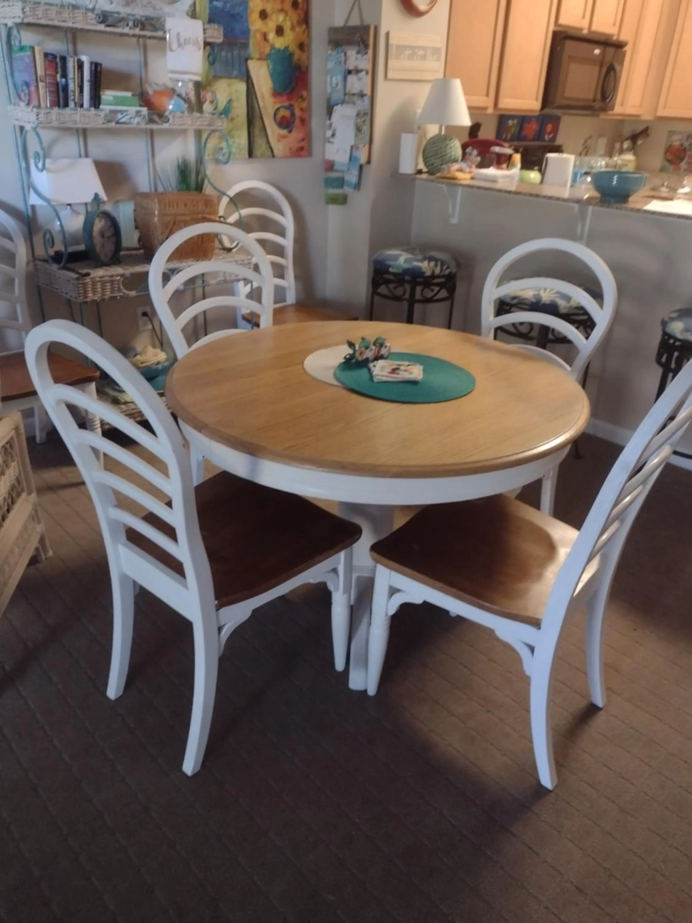 Dining area in the palms of destin 2114