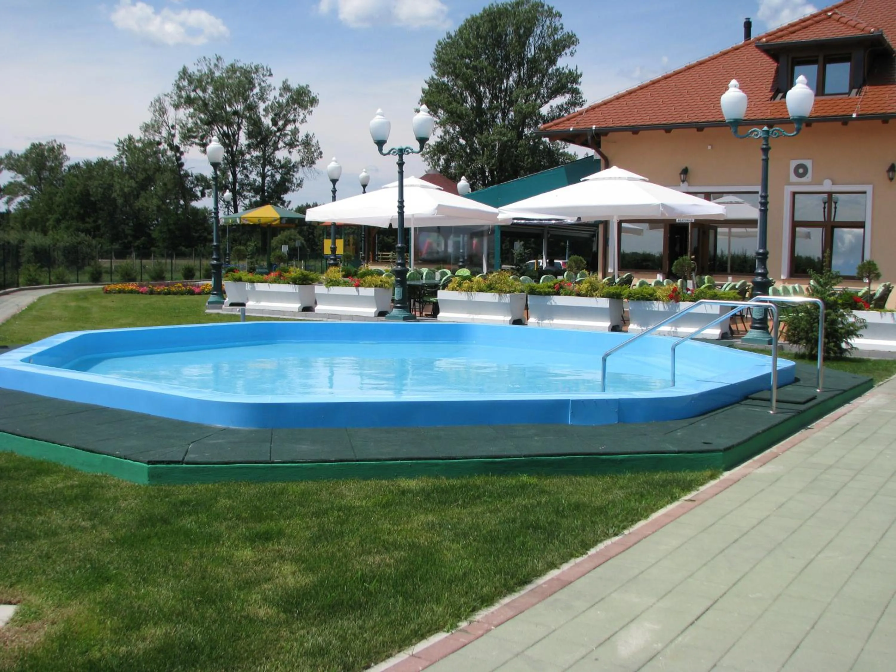 Swimming pool in Hotel Kralj