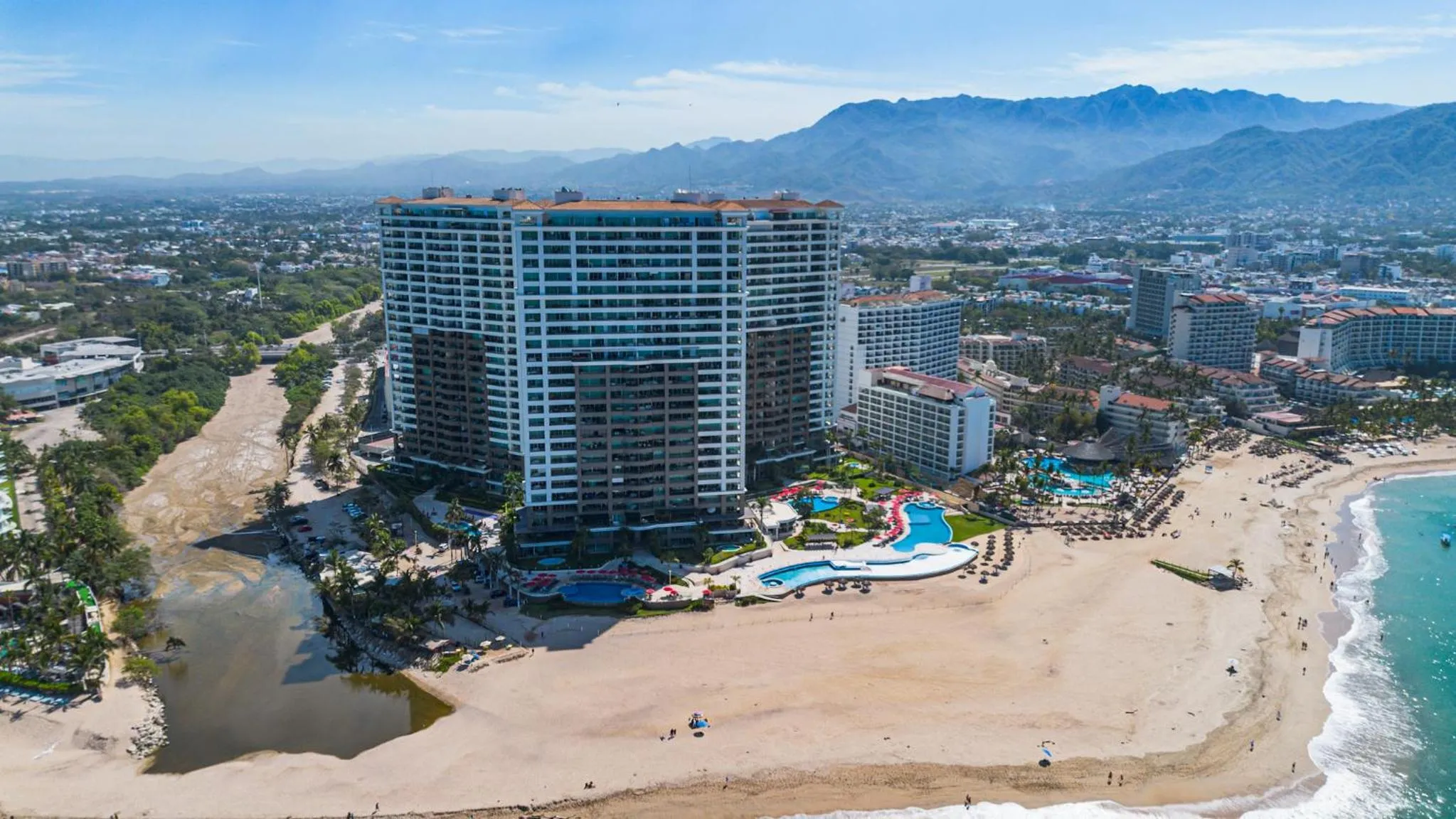Grand Venetian Beachfront Condo