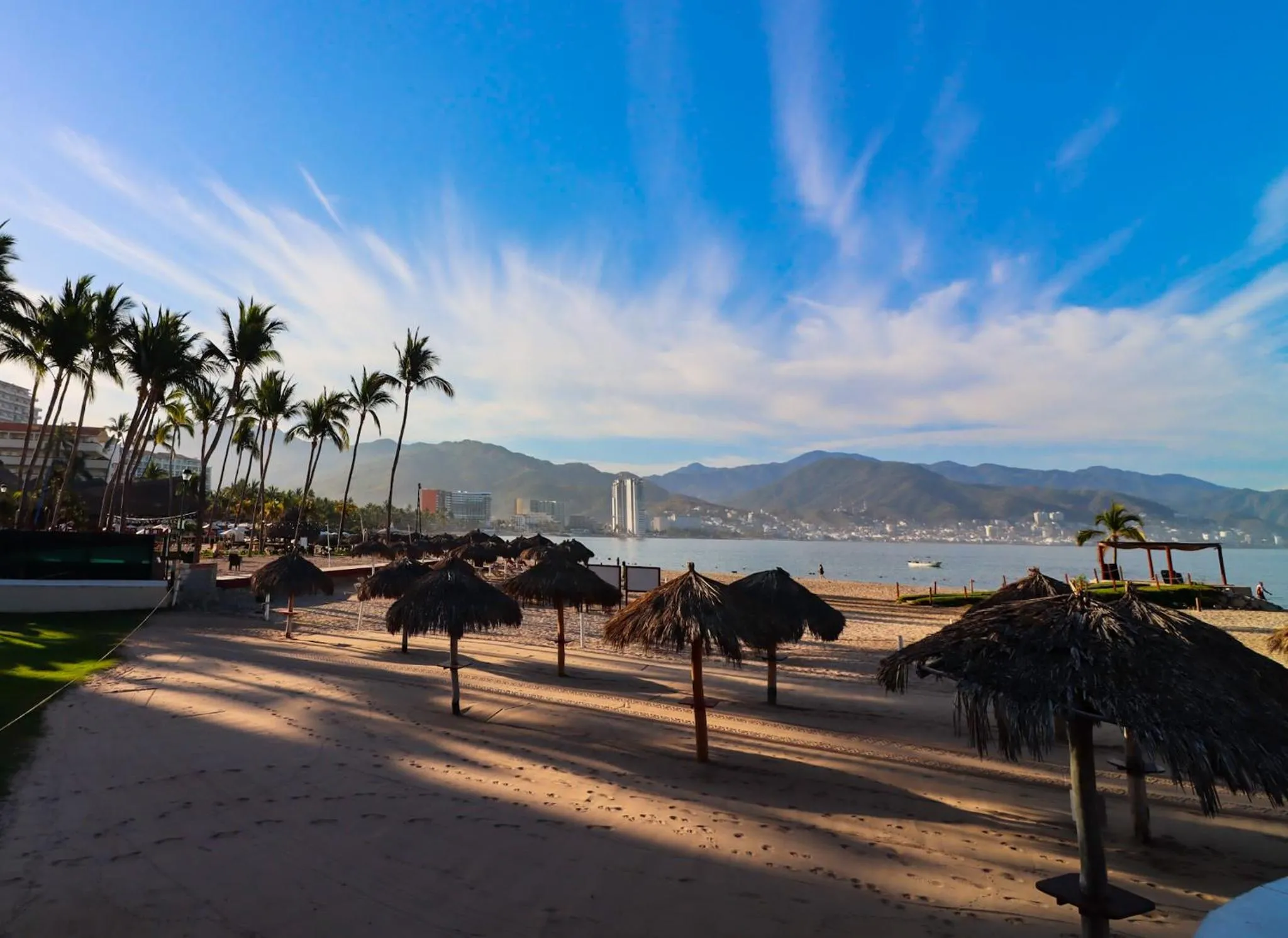 Grand Venetian Beachfront Condo