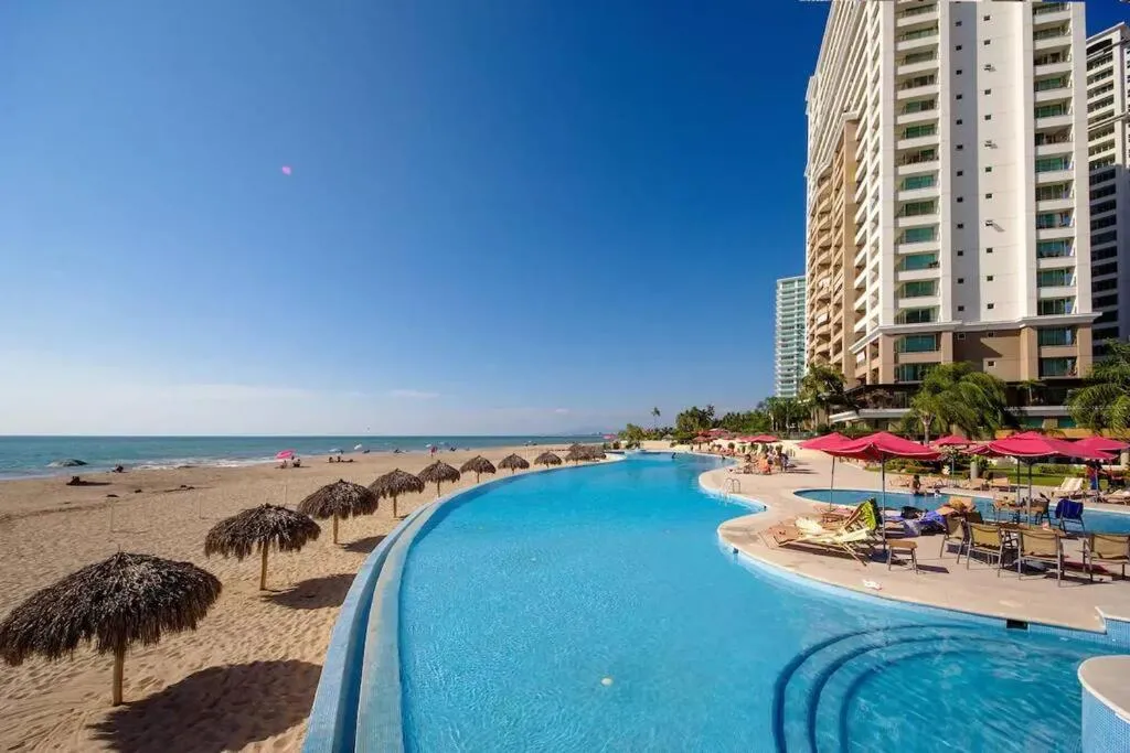 Grand Venetian Beachfront Condo