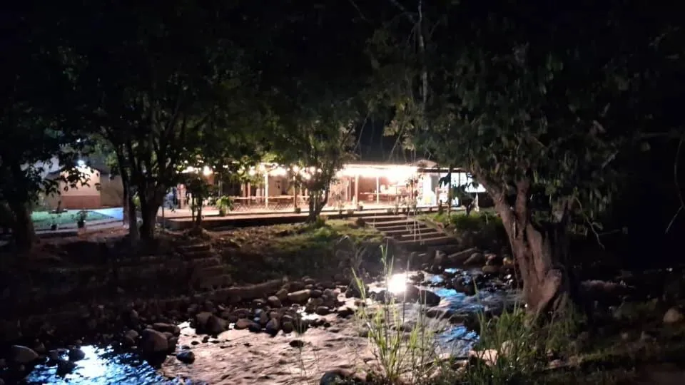 Restaurant/places to eat in Al Sakinah Resort