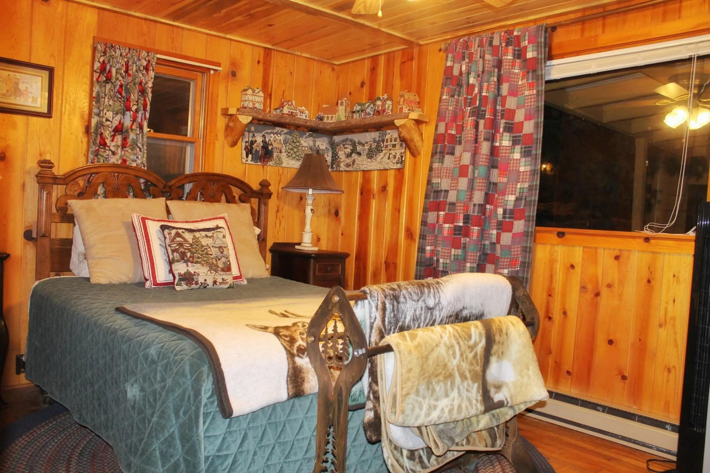 Bedroom, Bed in Pine Haven Resort