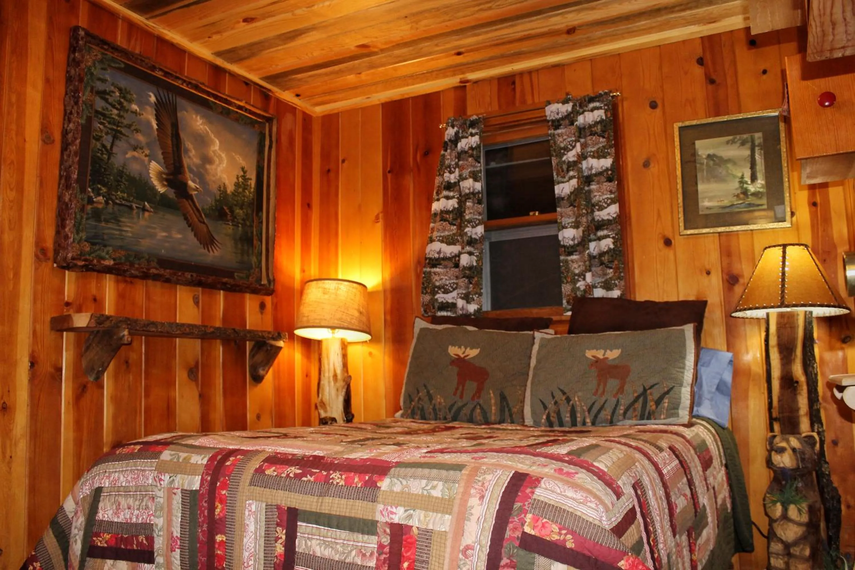 Bedroom, Bed in Pine Haven Resort