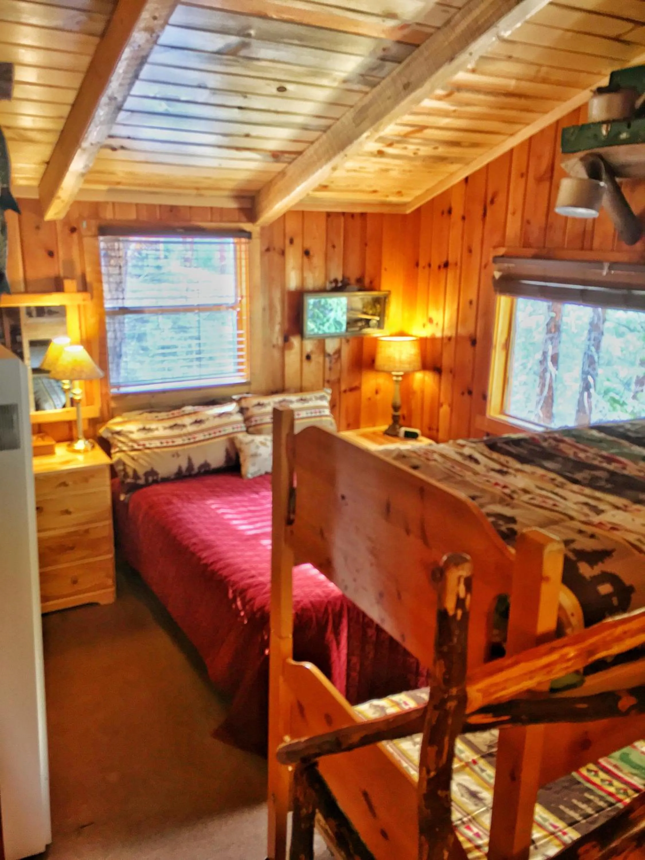 Photo of the whole room, Bed in Pine Haven Resort