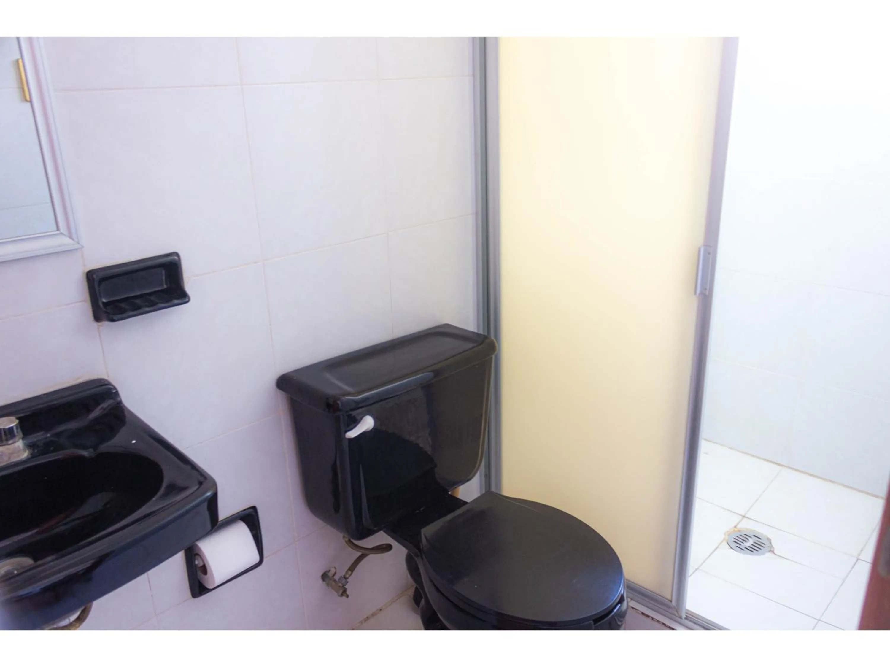 Bathroom in OYO Hotel San Felipe Inn