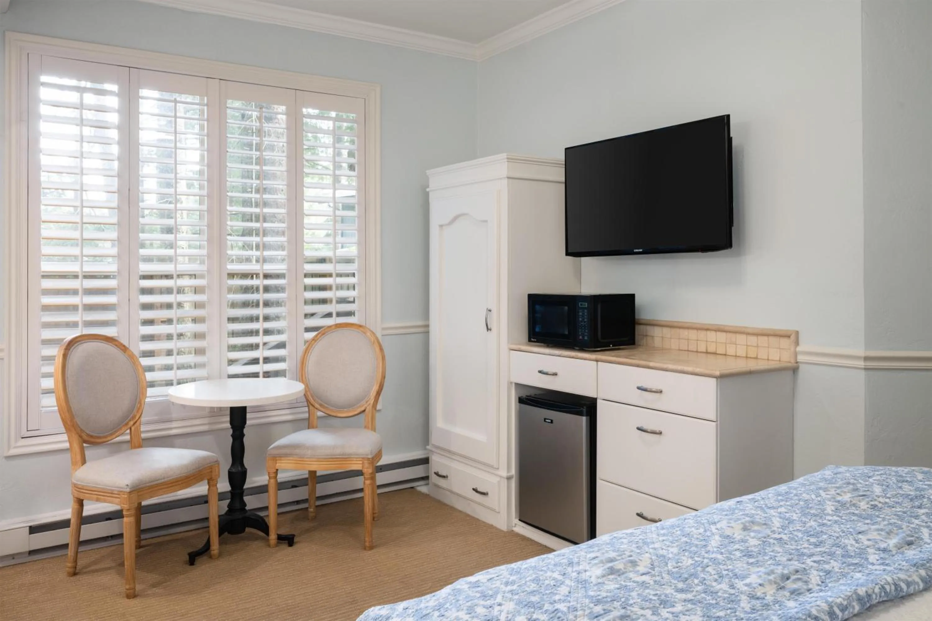 Bedroom in Best Western Grandma's Feather Bed