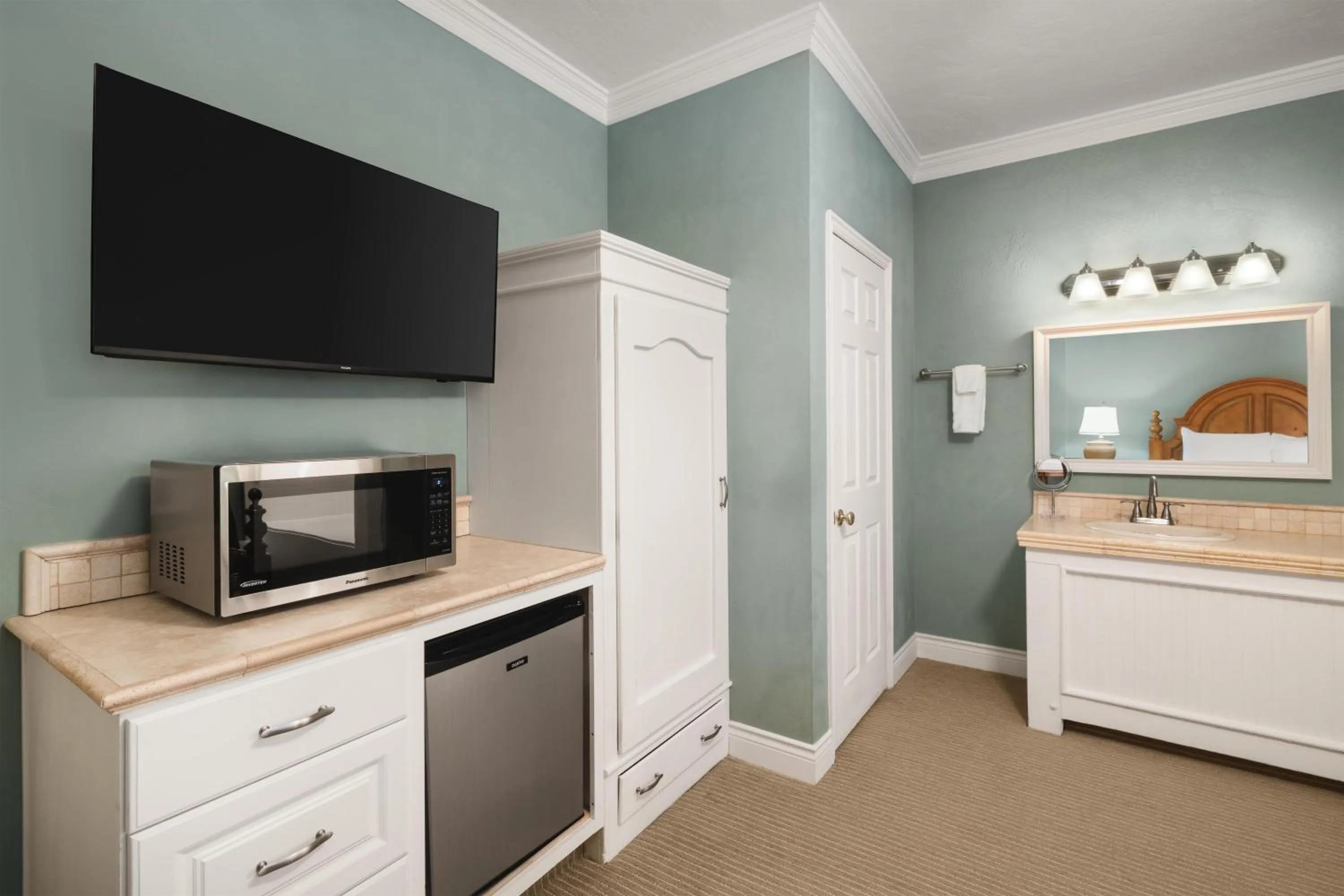 Bedroom in Best Western Grandma's Feather Bed